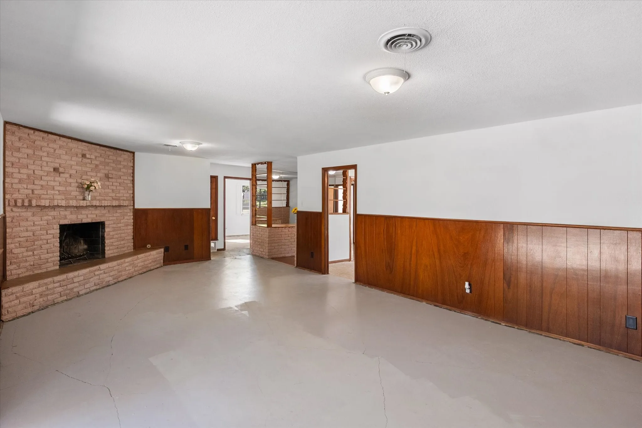 Single Family Residence For Sale in Tarrant County , 4316 Ashmore Drive, North Richland Hills, Texas 76180, 4 Bedroom, 2 Bathroom, Garage spaces, 2,398 Sqft, built in 1960, mls#21373702, Real Estate Agent in North Richland Hills, Homes For Sale in Tarrant county, Homes For Sale in North Richland Hills, Realtor in North Richland Hills Texas, Real Estate Brokerage Independent Realty Texas, Luminita Cordes Realtor