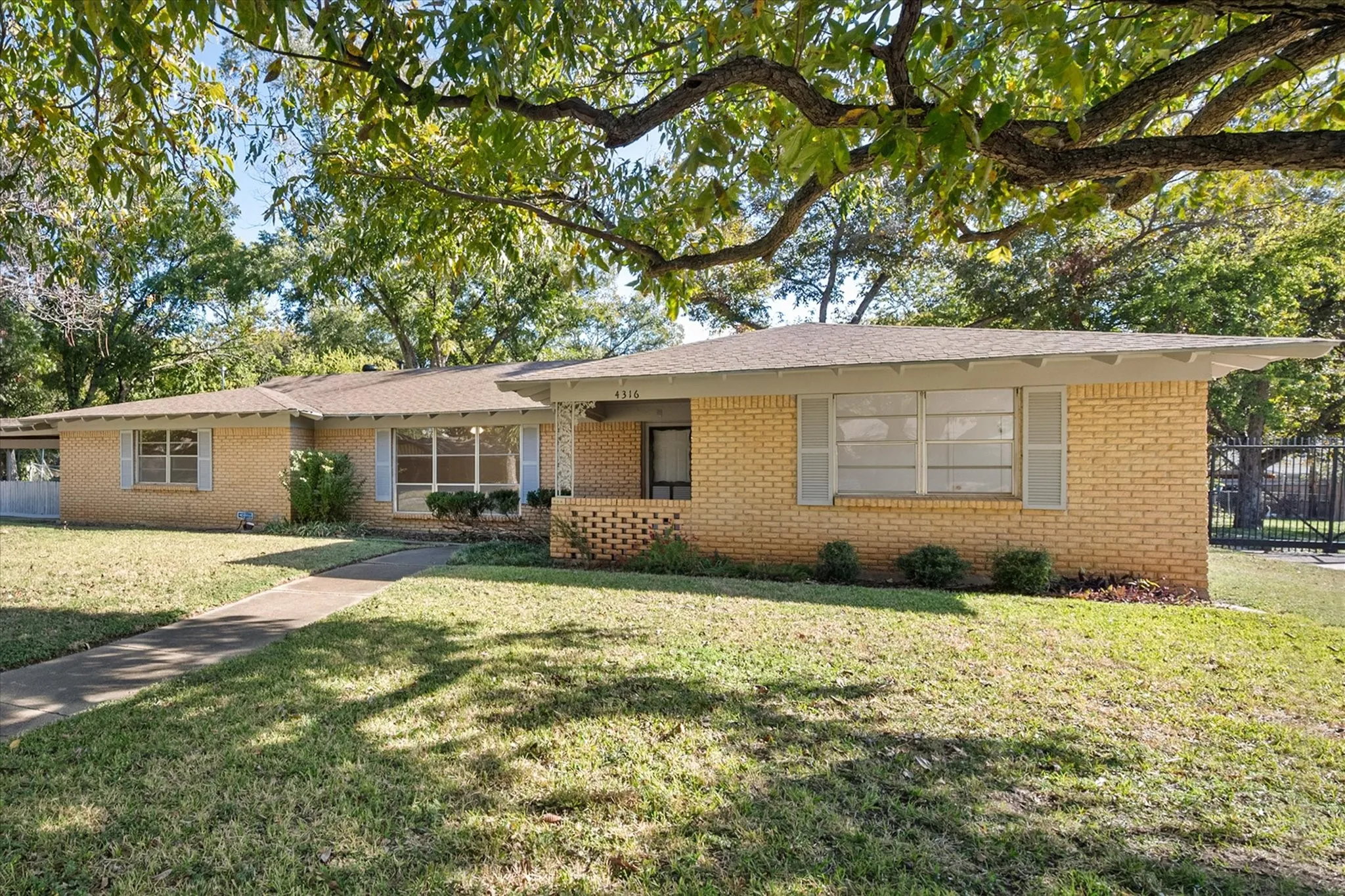 Single Family Residence For Sale in Tarrant County , 4316 Ashmore Drive, North Richland Hills, Texas 76180, 4 Bedroom, 2 Bathroom, Garage spaces, 2,398 Sqft, built in 1960, mls#21373702, Real Estate Agent in North Richland Hills, Homes For Sale in Tarrant county, Homes For Sale in North Richland Hills, Realtor in North Richland Hills Texas, Real Estate Brokerage Independent Realty Texas, Luminita Cordes Realtor