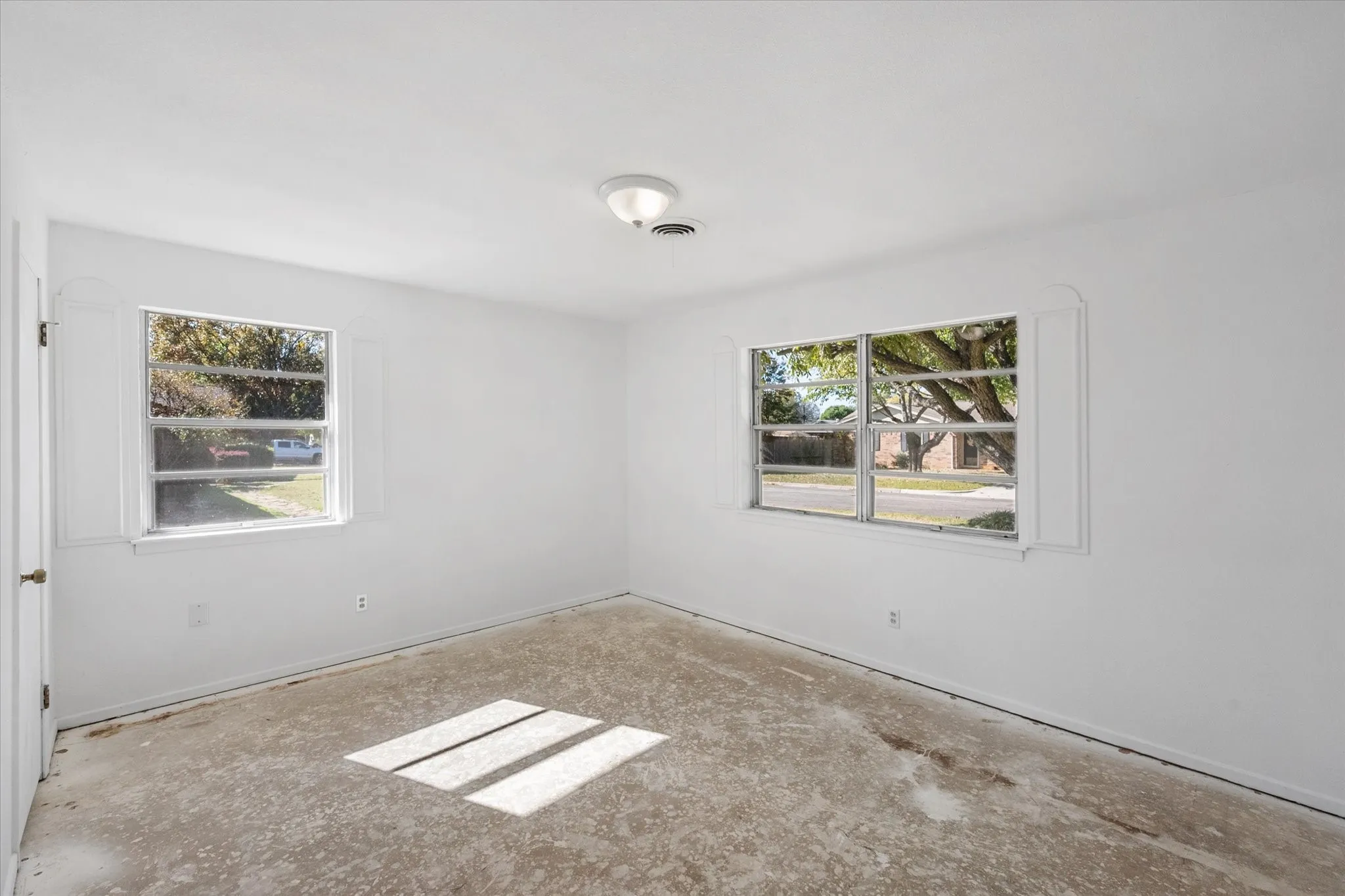 Single Family Residence For Sale in Tarrant County , 4316 Ashmore Drive, North Richland Hills, Texas 76180, 4 Bedroom, 2 Bathroom, Garage spaces, 2,398 Sqft, built in 1960, mls#21373702, Real Estate Agent in North Richland Hills, Homes For Sale in Tarrant county, Homes For Sale in North Richland Hills, Realtor in North Richland Hills Texas, Real Estate Brokerage Independent Realty Texas, Luminita Cordes Realtor