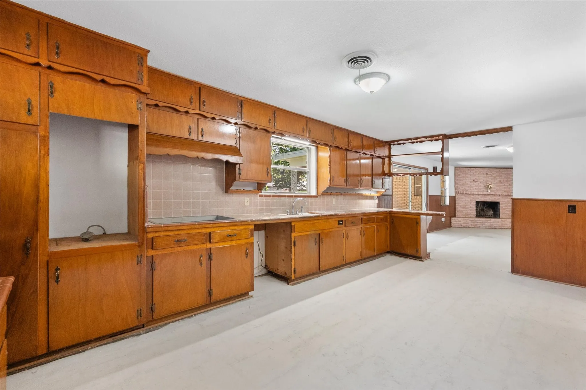 Single Family Residence For Sale in Tarrant County , 4316 Ashmore Drive, North Richland Hills, Texas 76180, 4 Bedroom, 2 Bathroom, Garage spaces, 2,398 Sqft, built in 1960, mls#21373702, Real Estate Agent in North Richland Hills, Homes For Sale in Tarrant county, Homes For Sale in North Richland Hills, Realtor in North Richland Hills Texas, Real Estate Brokerage Independent Realty Texas, Luminita Cordes Realtor