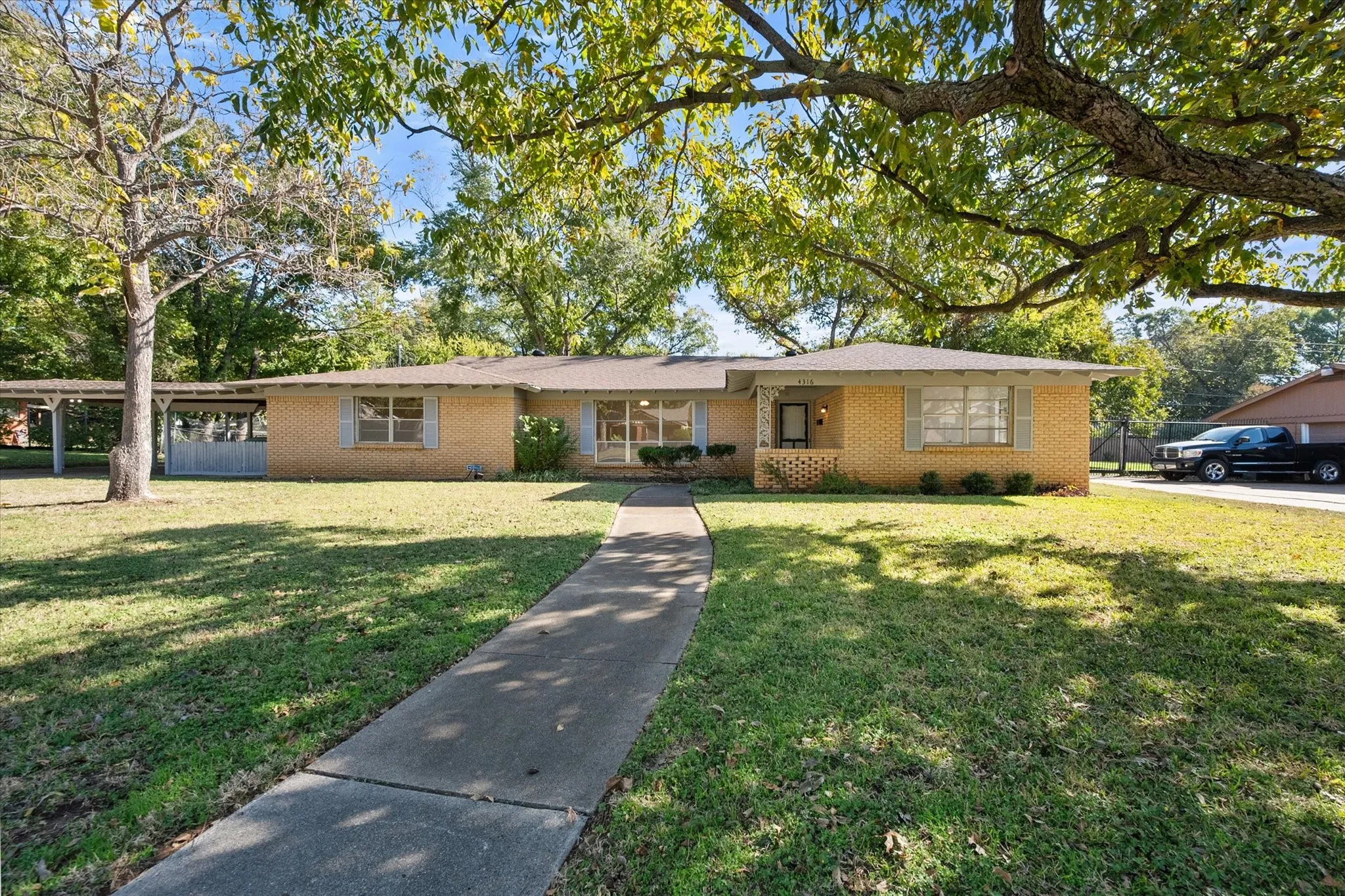 Single Family Residence For Sale in Tarrant County , 4316 Ashmore Drive, North Richland Hills, Texas 76180, 4 Bedroom, 2 Bathroom, Garage spaces, 2,398 Sqft, built in 1960, mls#21373702, Real Estate Agent in North Richland Hills, Homes For Sale in Tarrant county, Homes For Sale in North Richland Hills, Realtor in North Richland Hills Texas, Real Estate Brokerage Independent Realty Texas, Luminita Cordes Realtor