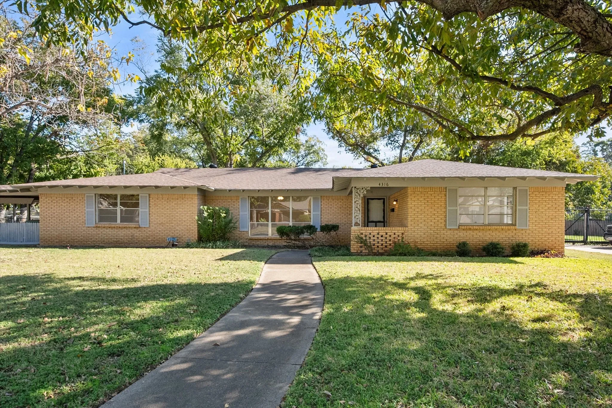 Single Family Residence For Sale in Tarrant County , 4316 Ashmore Drive, North Richland Hills, Texas 76180, 4 Bedroom, 2 Bathroom, Garage spaces, 2,398 Sqft, built in 1960, mls#21373702, Real Estate Agent in North Richland Hills, Homes For Sale in Tarrant county, Homes For Sale in North Richland Hills, Realtor in North Richland Hills Texas, Real Estate Brokerage Independent Realty Texas, Luminita Cordes Realtor