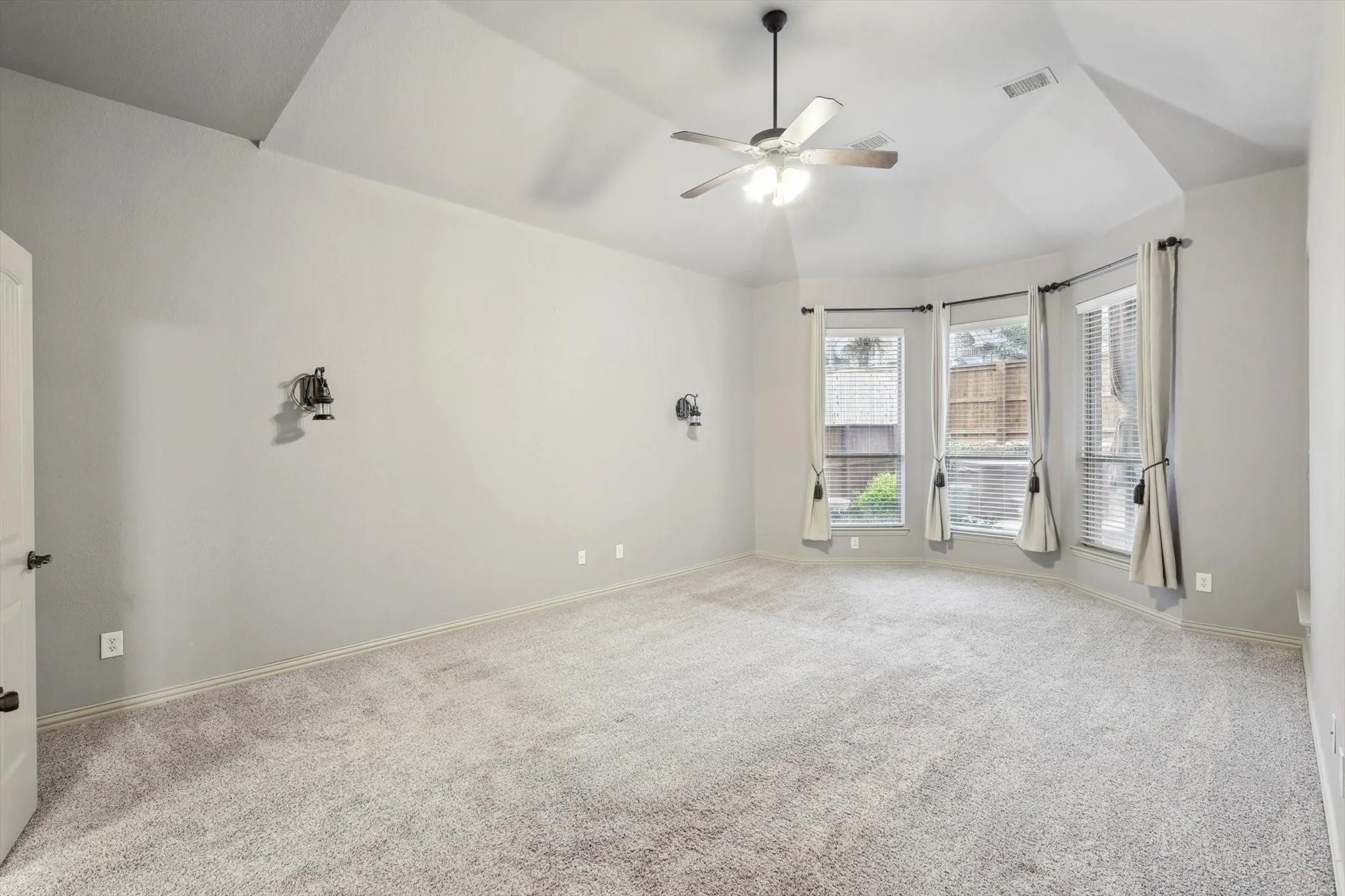 Single Family Residence For Rent in Denton County , 1132 Claire Street, Lantana, Texas 76226, 4 Bedroom, 3 Bathroom, 3 Garage spaces, 3,679 Sqft, built in 2006, mls#21373638, Real Estate Agent in Lantana, Homes For Rent in Denton county, Homes For Rent in Lantana, Realtor in Lantana Texas, Real Estate Brokerage Independent Realty Texas, Luminita Cordes Realtor