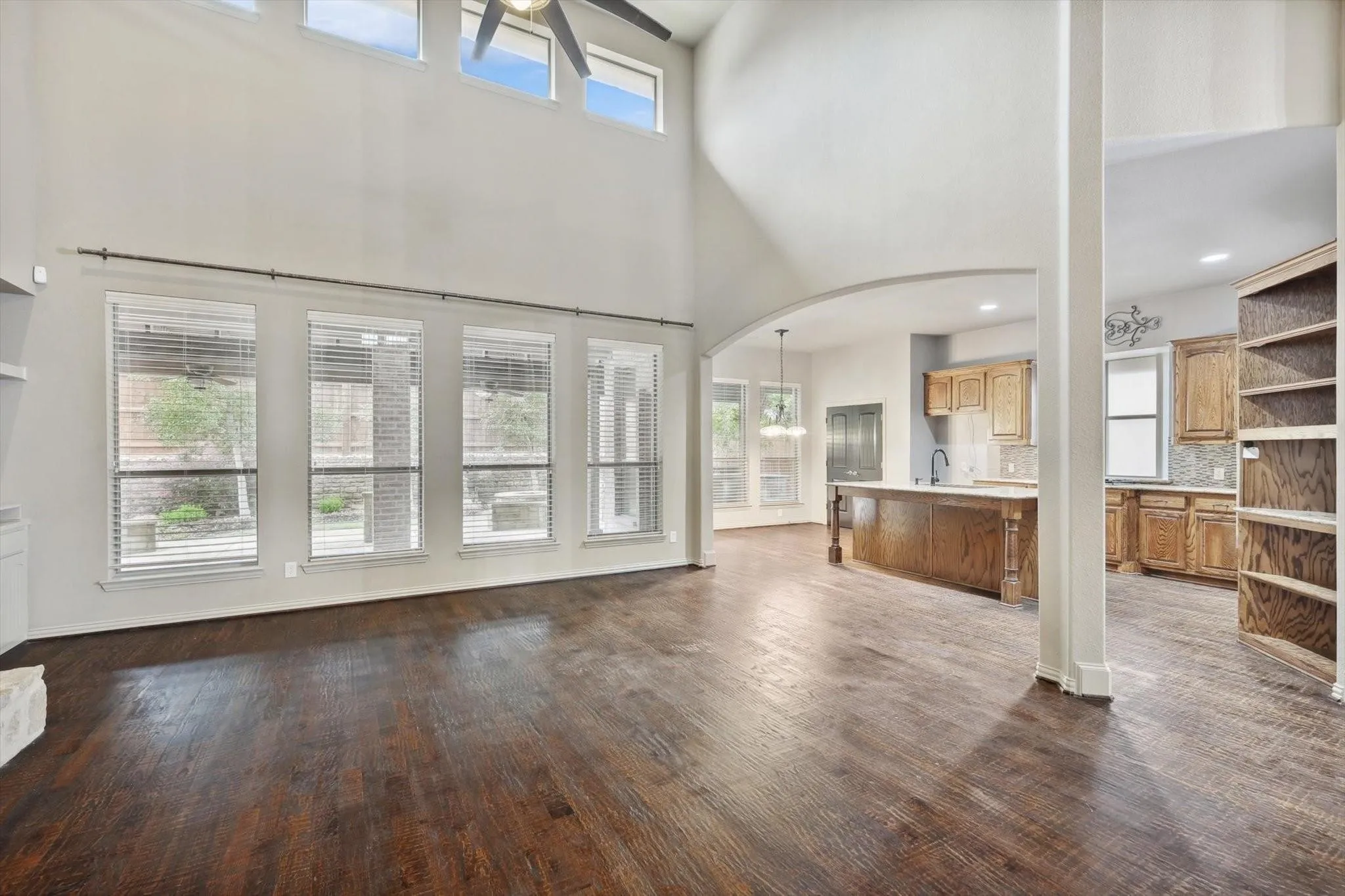 Single Family Residence For Rent in Denton County , 1132 Claire Street, Lantana, Texas 76226, 4 Bedroom, 3 Bathroom, 3 Garage spaces, 3,679 Sqft, built in 2006, mls#21373638, Real Estate Agent in Lantana, Homes For Rent in Denton county, Homes For Rent in Lantana, Realtor in Lantana Texas, Real Estate Brokerage Independent Realty Texas, Luminita Cordes Realtor