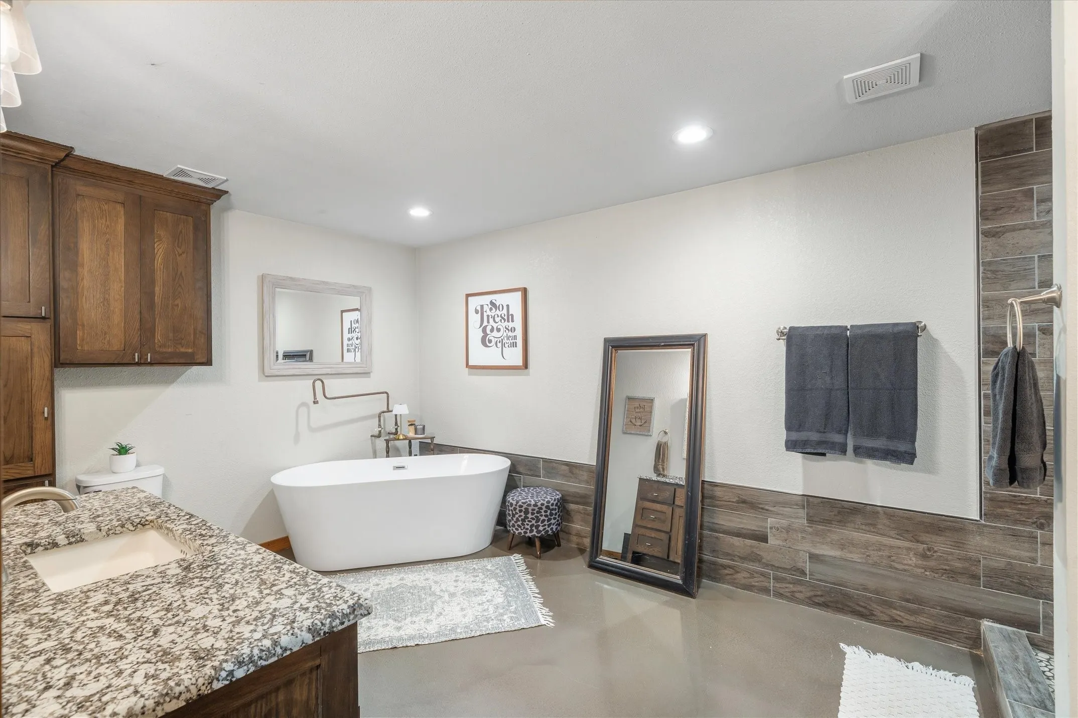 Single Family Residence For Sale in Van Zandt County , 2857 Fm 858, Ben Wheeler, Texas 75754, 2 Bedroom, 2 Bathroom, 4 Garage spaces, 1,450 Sqft, built in 2017, mls#21371093, Real Estate Agent in Ben Wheeler, Homes For Sale in Van Zandt county, Homes For Sale in Ben Wheeler, Realtor in Ben Wheeler Texas, Real Estate Brokerage Independent Realty Texas, Luminita Cordes Realtor