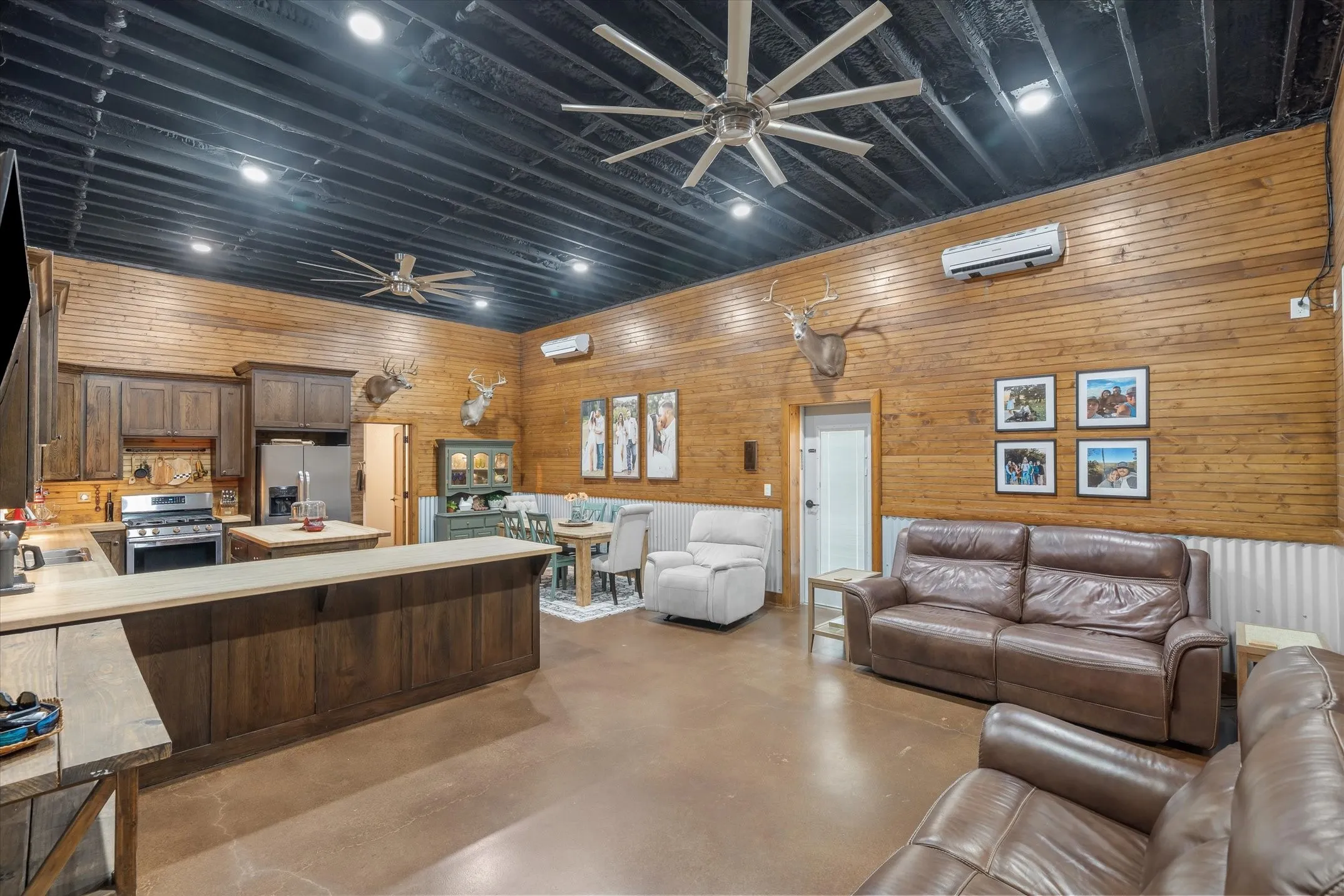 Single Family Residence For Sale in Van Zandt County , 2857 Fm 858, Ben Wheeler, Texas 75754, 2 Bedroom, 2 Bathroom, 4 Garage spaces, 1,450 Sqft, built in 2017, mls#21371093, Real Estate Agent in Ben Wheeler, Homes For Sale in Van Zandt county, Homes For Sale in Ben Wheeler, Realtor in Ben Wheeler Texas, Real Estate Brokerage Independent Realty Texas, Luminita Cordes Realtor