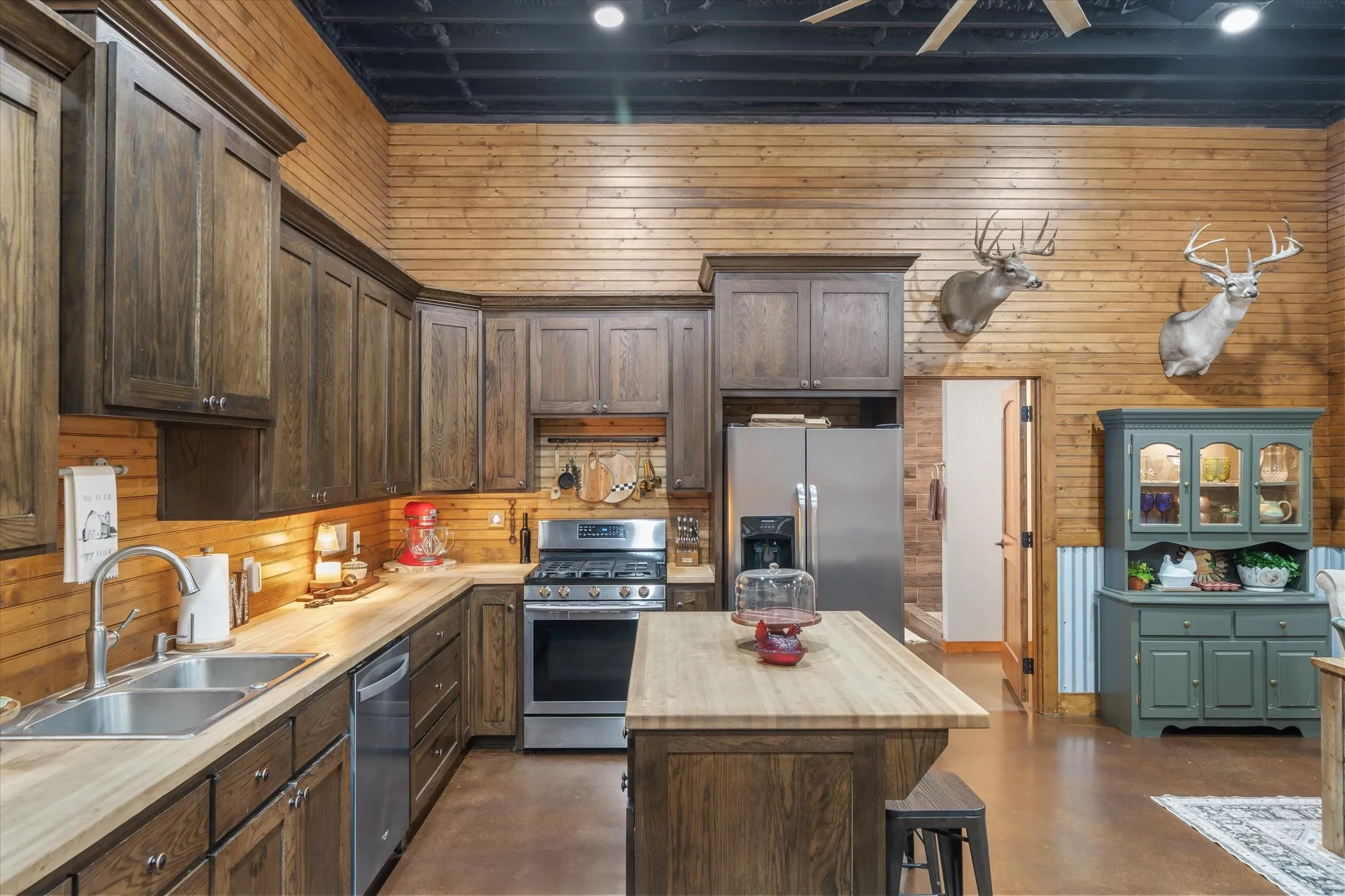 Single Family Residence For Sale in Van Zandt County , 2857 Fm 858, Ben Wheeler, Texas 75754, 2 Bedroom, 2 Bathroom, 4 Garage spaces, 1,450 Sqft, built in 2017, mls#21371093, Real Estate Agent in Ben Wheeler, Homes For Sale in Van Zandt county, Homes For Sale in Ben Wheeler, Realtor in Ben Wheeler Texas, Real Estate Brokerage Independent Realty Texas, Luminita Cordes Realtor