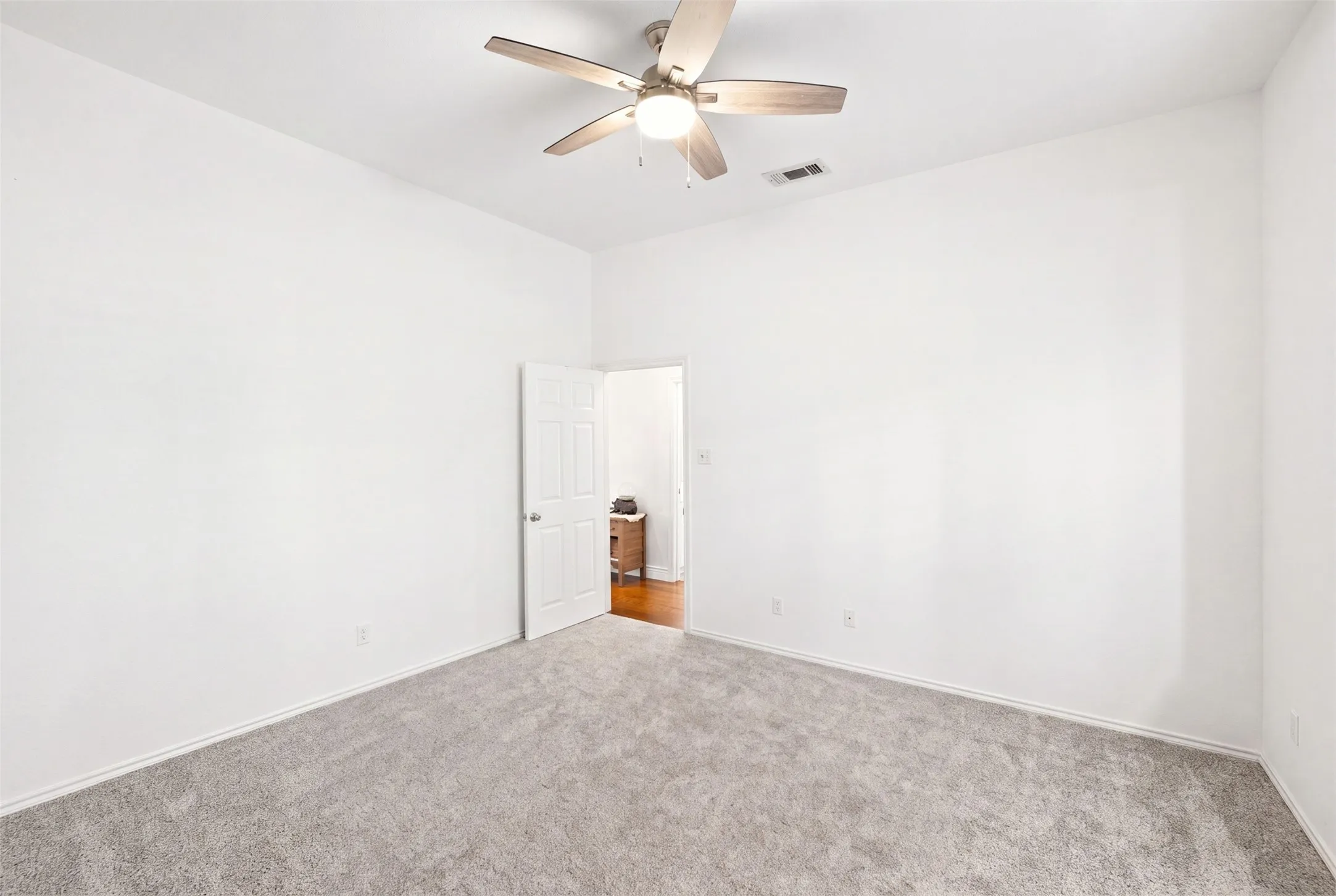 Single Family Residence For Sale in Ellis County , 290 Ashford Lane, Midlothian, Texas 76065, 4 Bedroom, 2 Bathroom, 2 Garage spaces, 2,258 Sqft, built in 1993, mls#21373688, Real Estate Agent in Midlothian, Homes For Sale in Ellis county, Homes For Sale in Midlothian, Realtor in Midlothian Texas, Real Estate Brokerage Independent Realty Texas, Luminita Cordes Realtor