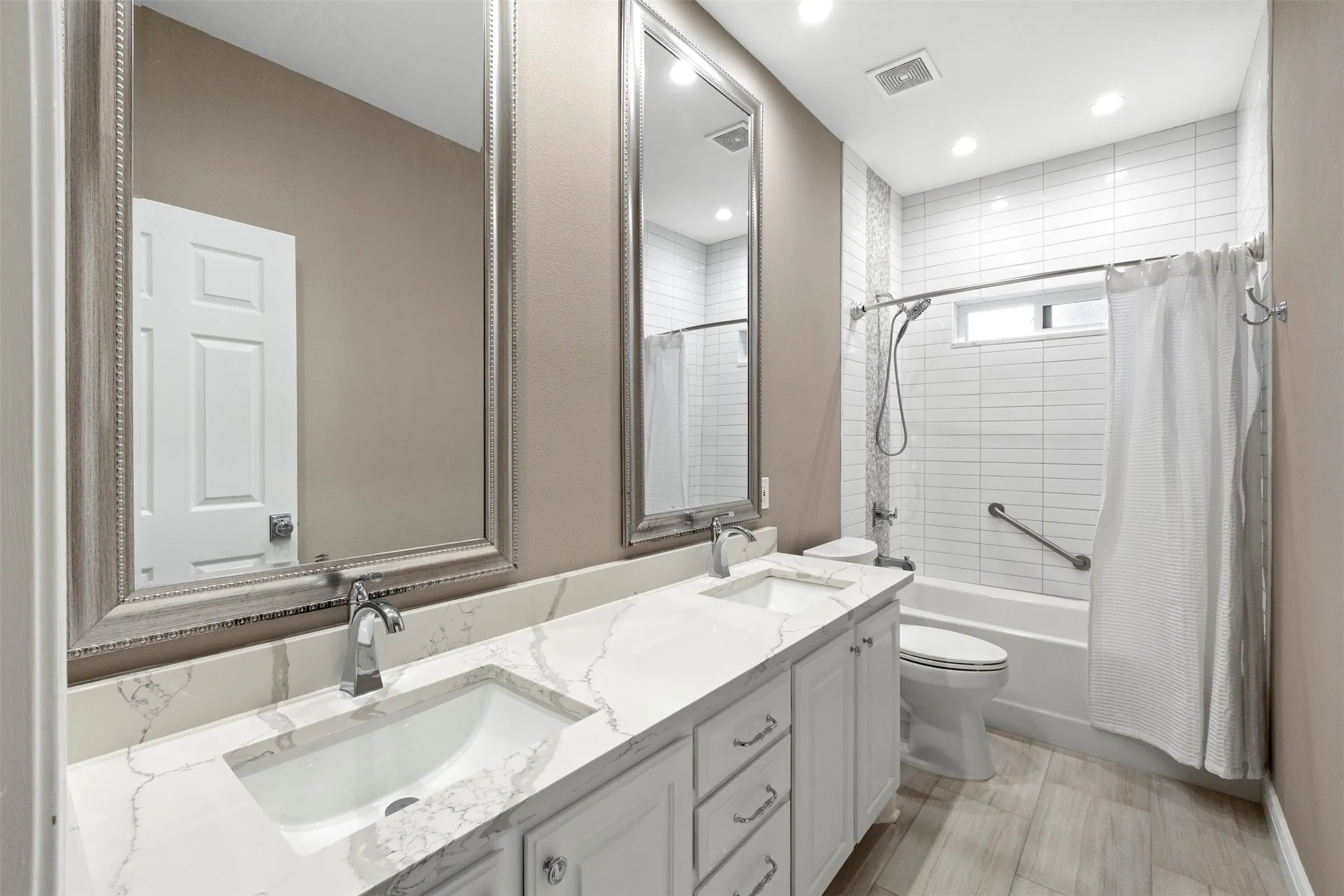 Dual vanity with undermount sinks and light-toned countertops