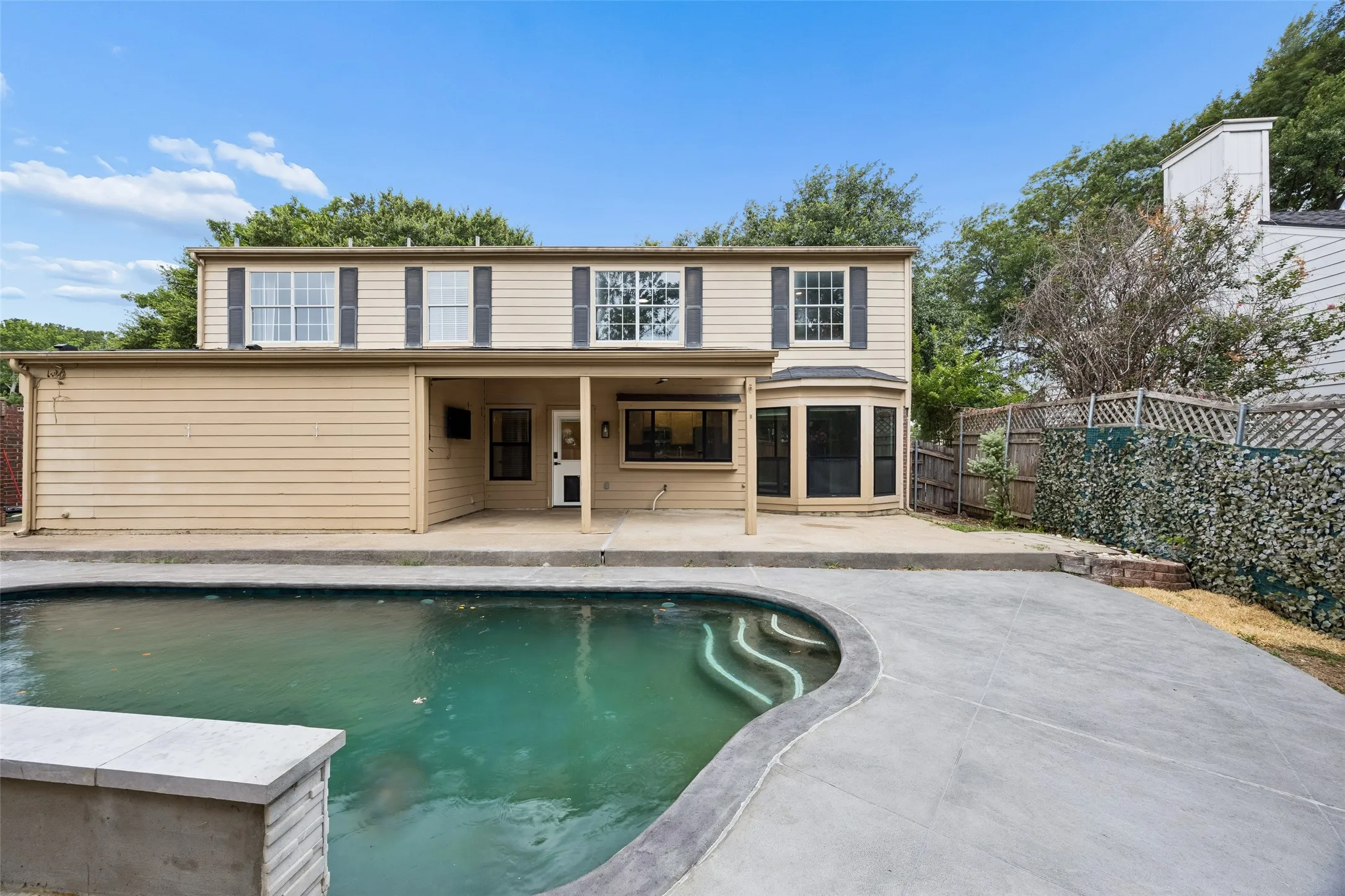 Single Family Residence For Sale in Tarrant County , 4321 Bradford Drive, Grapevine, Texas 76051, 3 Bedroom, 3 Bathroom, 2 Garage spaces, 2,210 Sqft, built in 1986, mls#21373713, Real Estate Agent in Grapevine, Homes For Sale in Tarrant county, Homes For Sale in Grapevine, Realtor in Grapevine Texas, Real Estate Brokerage Independent Realty Texas, Luminita Cordes Realtor