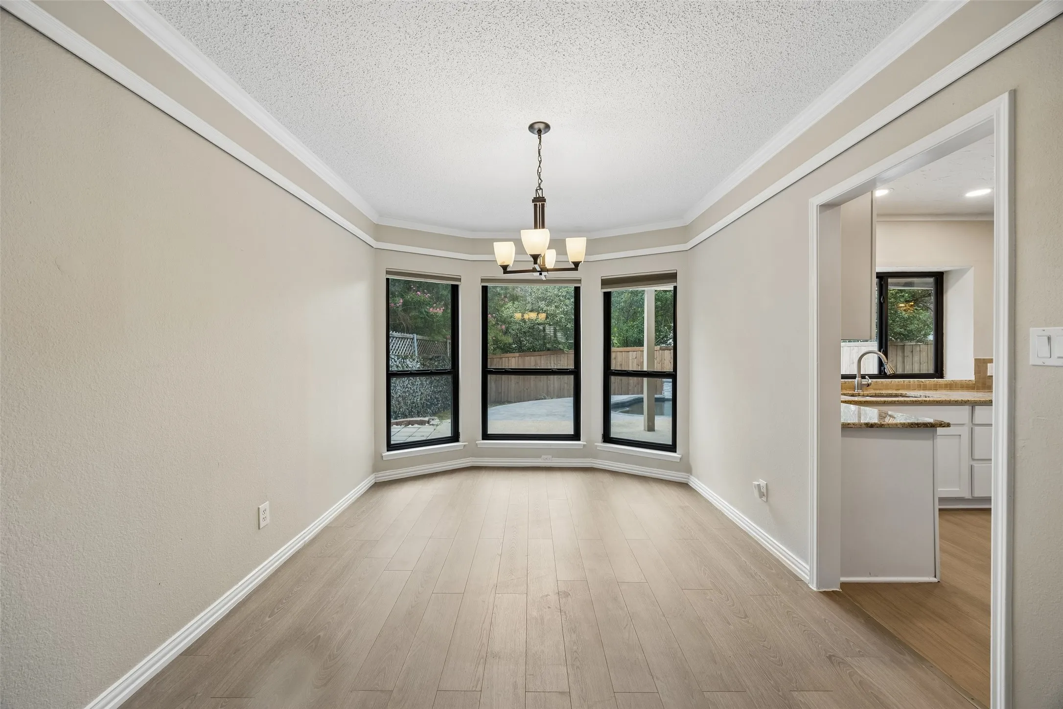 Single Family Residence For Sale in Tarrant County , 4321 Bradford Drive, Grapevine, Texas 76051, 3 Bedroom, 3 Bathroom, 2 Garage spaces, 2,210 Sqft, built in 1986, mls#21373713, Real Estate Agent in Grapevine, Homes For Sale in Tarrant county, Homes For Sale in Grapevine, Realtor in Grapevine Texas, Real Estate Brokerage Independent Realty Texas, Luminita Cordes Realtor