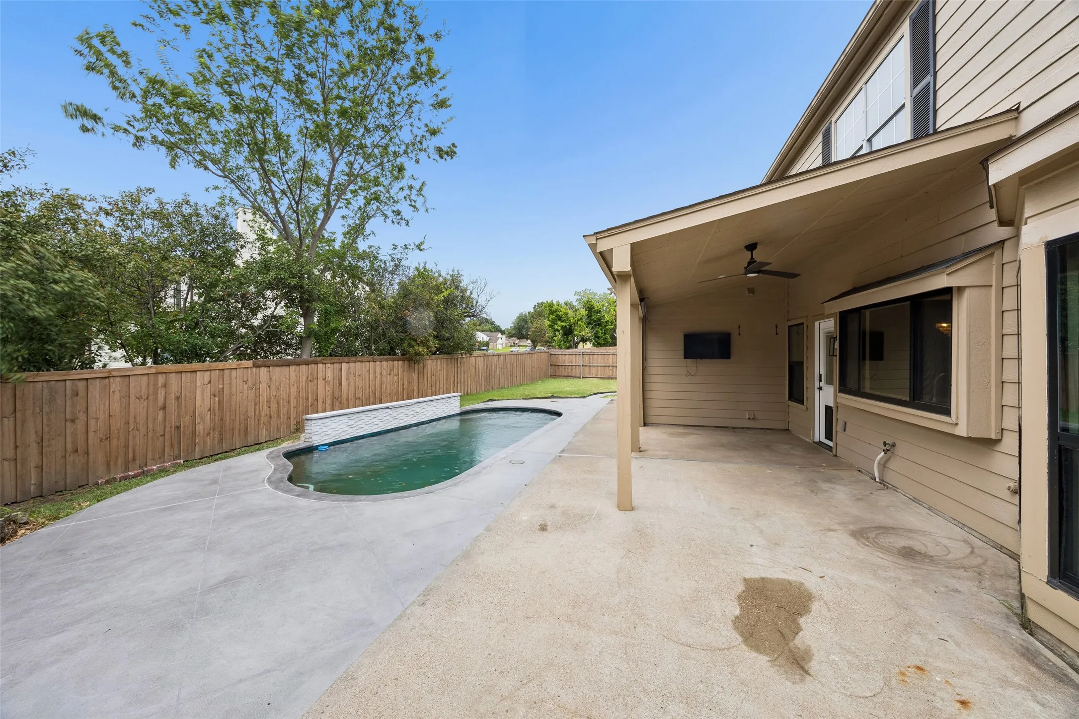 Single Family Residence For Sale in Tarrant County , 4321 Bradford Drive, Grapevine, Texas 76051, 3 Bedroom, 3 Bathroom, 2 Garage spaces, 2,210 Sqft, built in 1986, mls#21373713, Real Estate Agent in Grapevine, Homes For Sale in Tarrant county, Homes For Sale in Grapevine, Realtor in Grapevine Texas, Real Estate Brokerage Independent Realty Texas, Luminita Cordes Realtor