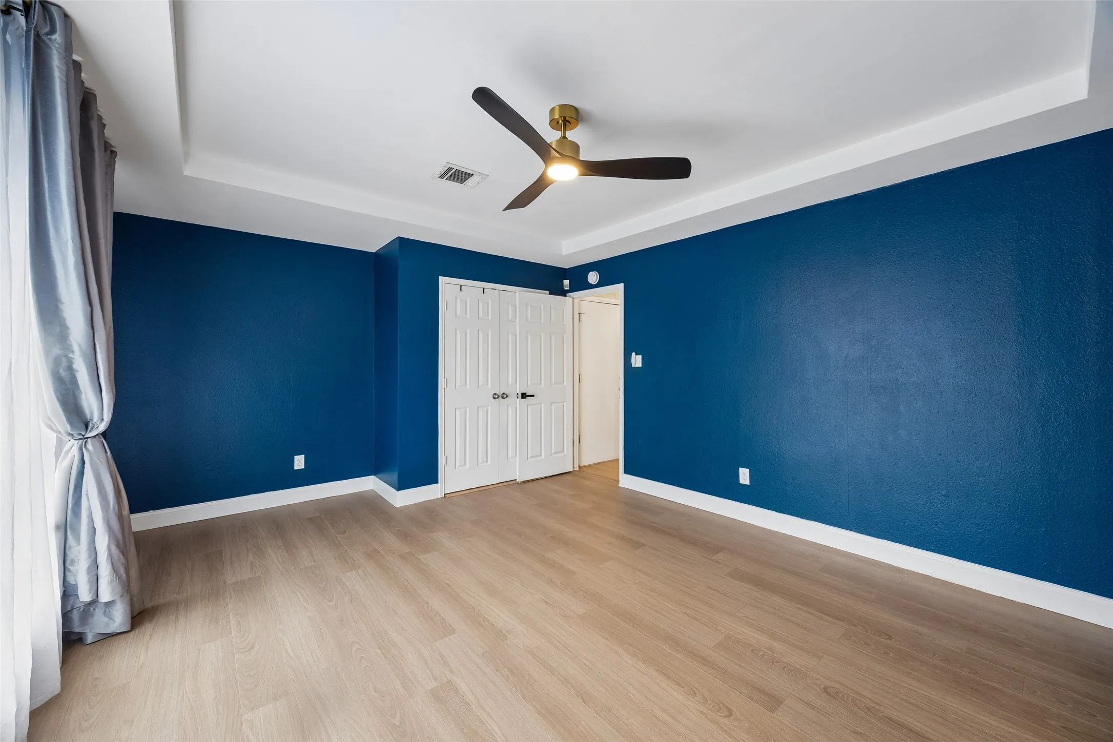 Single Family Residence For Sale in Tarrant County , 4321 Bradford Drive, Grapevine, Texas 76051, 3 Bedroom, 3 Bathroom, 2 Garage spaces, 2,210 Sqft, built in 1986, mls#21373713, Real Estate Agent in Grapevine, Homes For Sale in Tarrant county, Homes For Sale in Grapevine, Realtor in Grapevine Texas, Real Estate Brokerage Independent Realty Texas, Luminita Cordes Realtor