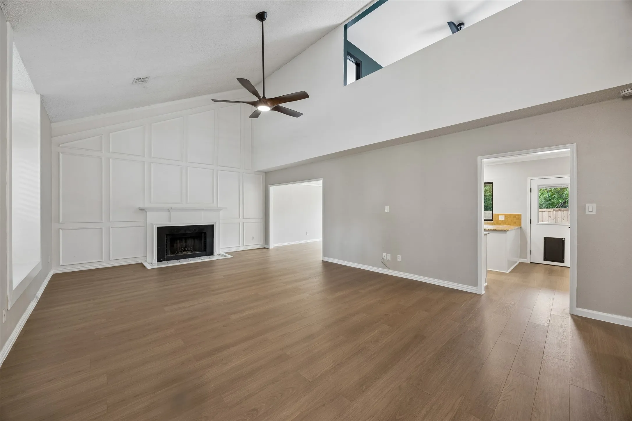 Single Family Residence For Sale in Tarrant County , 4321 Bradford Drive, Grapevine, Texas 76051, 3 Bedroom, 3 Bathroom, 2 Garage spaces, 2,210 Sqft, built in 1986, mls#21373713, Real Estate Agent in Grapevine, Homes For Sale in Tarrant county, Homes For Sale in Grapevine, Realtor in Grapevine Texas, Real Estate Brokerage Independent Realty Texas, Luminita Cordes Realtor