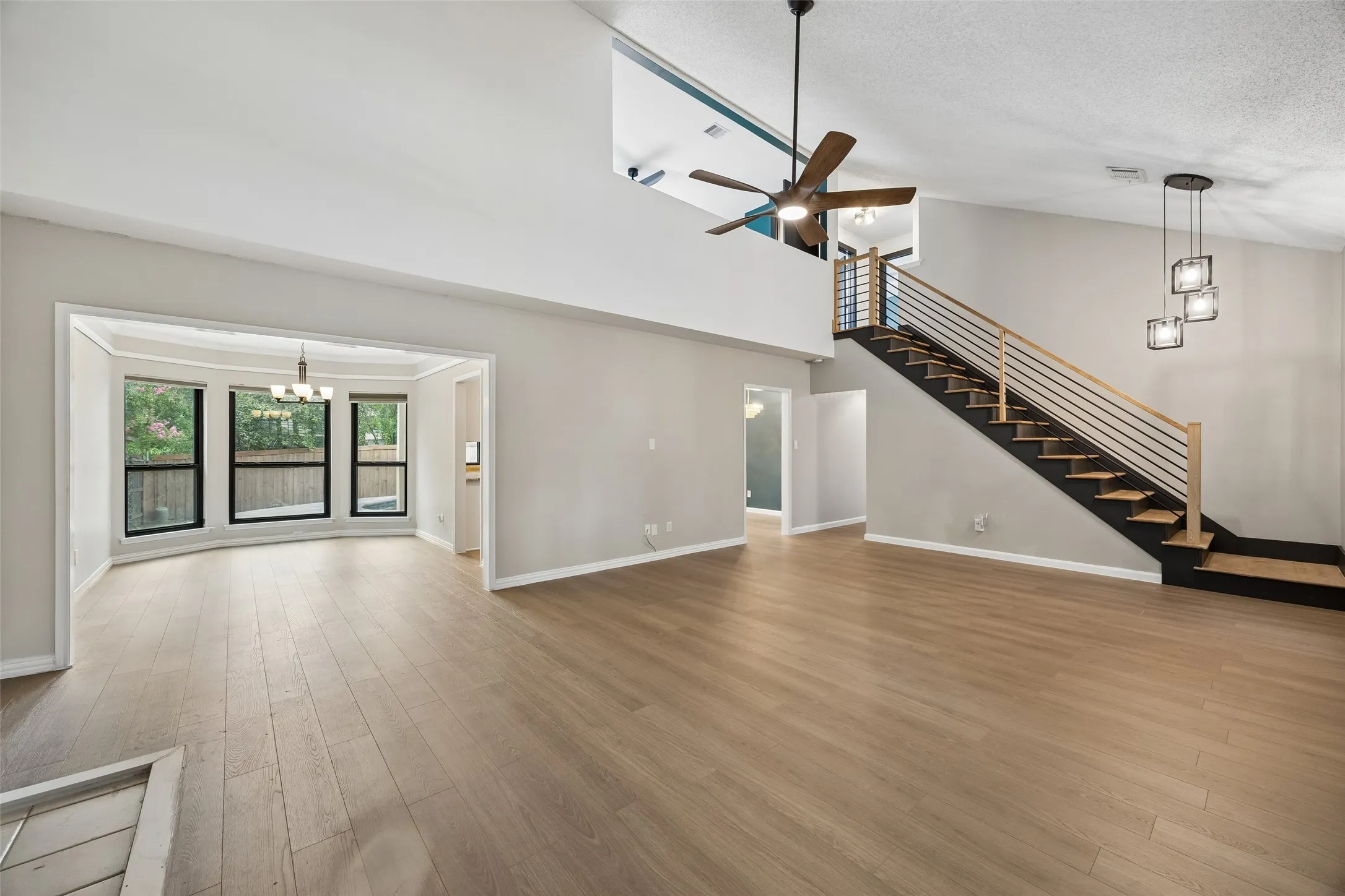 Single Family Residence For Sale in Tarrant County , 4321 Bradford Drive, Grapevine, Texas 76051, 3 Bedroom, 3 Bathroom, 2 Garage spaces, 2,210 Sqft, built in 1986, mls#21373713, Real Estate Agent in Grapevine, Homes For Sale in Tarrant county, Homes For Sale in Grapevine, Realtor in Grapevine Texas, Real Estate Brokerage Independent Realty Texas, Luminita Cordes Realtor