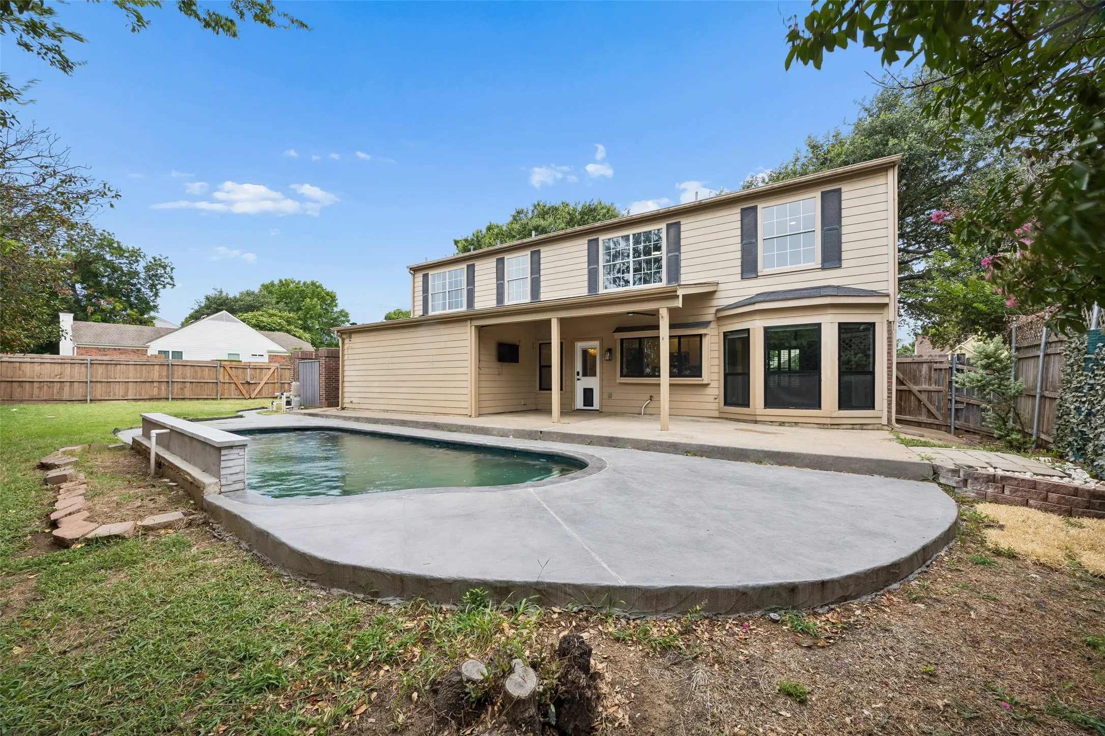 Single Family Residence For Sale in Tarrant County , 4321 Bradford Drive, Grapevine, Texas 76051, 3 Bedroom, 3 Bathroom, 2 Garage spaces, 2,210 Sqft, built in 1986, mls#21373713, Real Estate Agent in Grapevine, Homes For Sale in Tarrant county, Homes For Sale in Grapevine, Realtor in Grapevine Texas, Real Estate Brokerage Independent Realty Texas, Luminita Cordes Realtor
