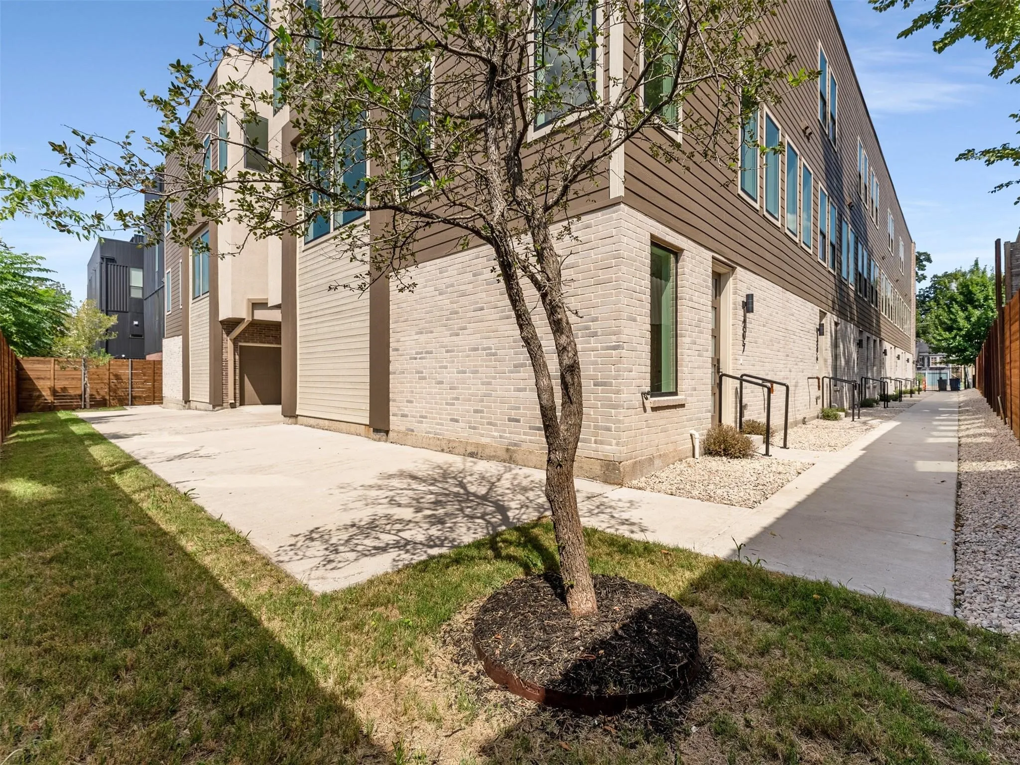 Condominium For Rent in Dallas County , 2015 N Prairie Avenue 203, Dallas, Texas 75204, 2 Bedroom, 3 Bathroom, 2 Garage spaces, 1,403 Sqft, built in 2026, mls#21361922, Real Estate Agent in Dallas, Homes For Rent in Dallas county, Homes For Rent in Dallas, Realtor in Dallas Texas, Real Estate Brokerage Independent Realty Texas, Luminita Cordes Realtor