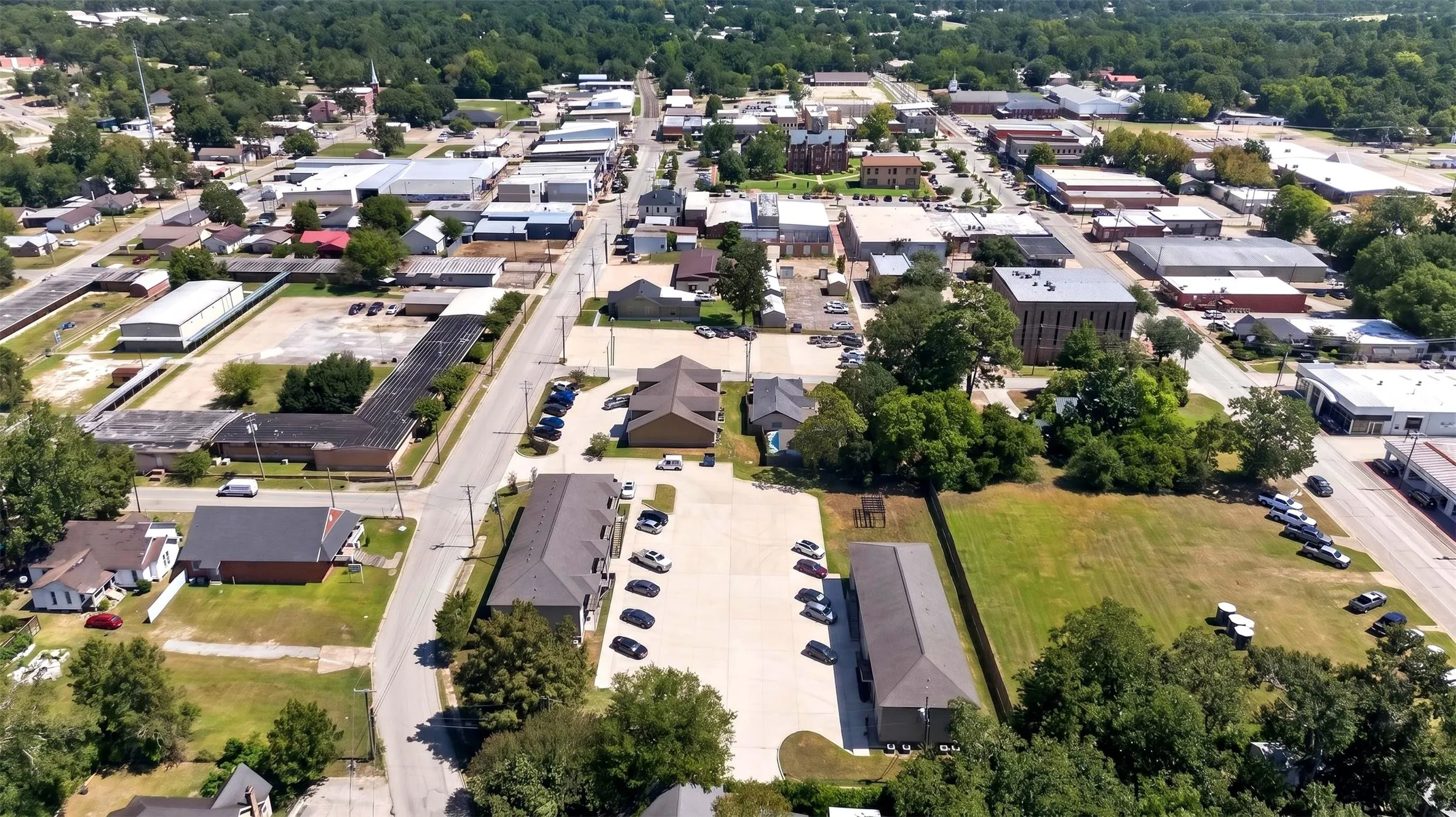Apartment For Sale in Shelby County , 403 Nacogdoches Street, Center, Texas 75935, 32 Bedroom, 32 Bathroom, Garage spaces, 0 Sqft, built in 2010, mls#21373678, Real Estate Agent in Center, Homes For Sale in Shelby county, Homes For Sale in Center, Realtor in Center Texas, Real Estate Brokerage Independent Realty Texas, Luminita Cordes Realtor