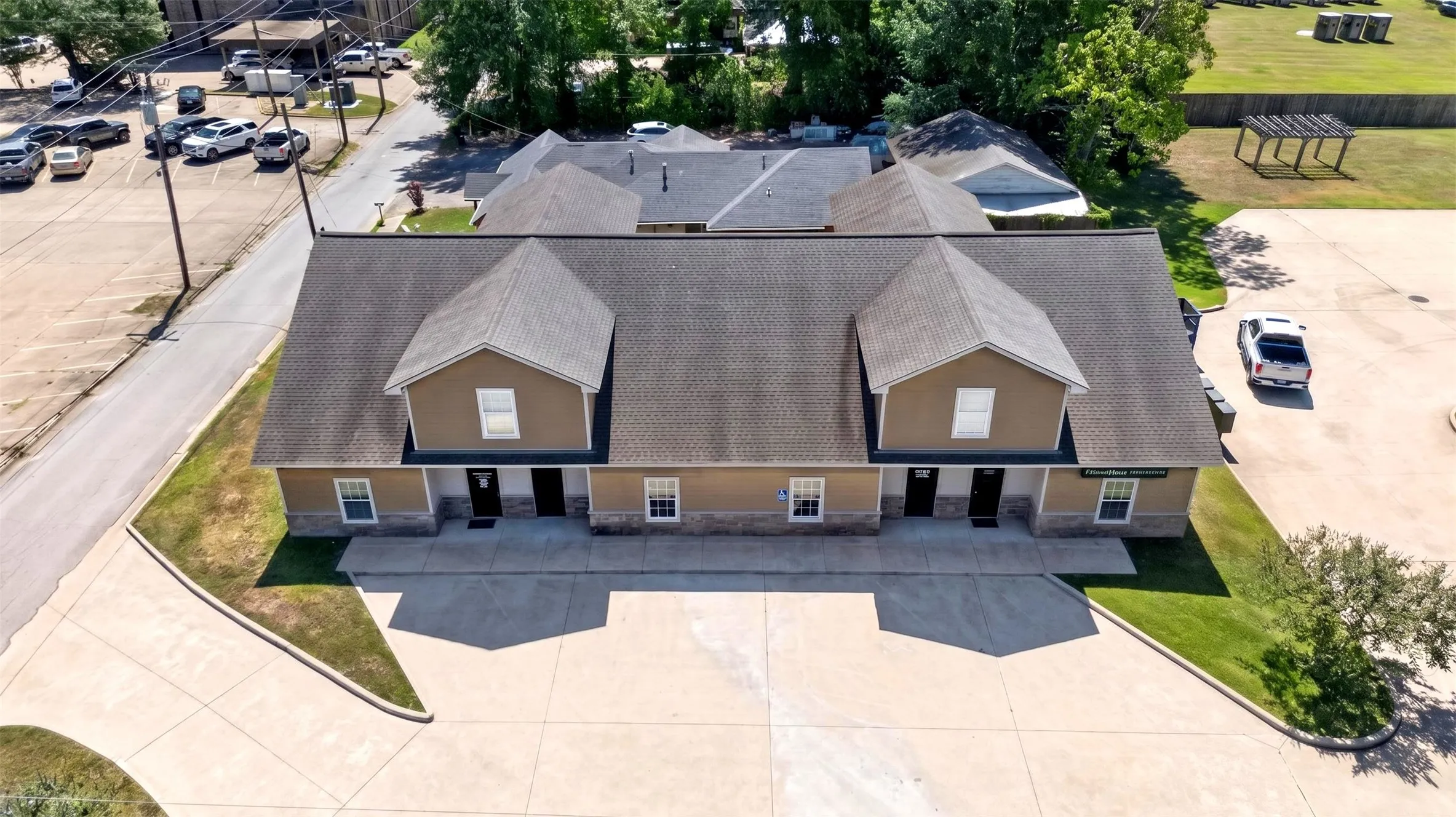 Apartment For Sale in Shelby County , 403 Nacogdoches Street, Center, Texas 75935, 32 Bedroom, 32 Bathroom, Garage spaces, 0 Sqft, built in 2010, mls#21373678, Real Estate Agent in Center, Homes For Sale in Shelby county, Homes For Sale in Center, Realtor in Center Texas, Real Estate Brokerage Independent Realty Texas, Luminita Cordes Realtor