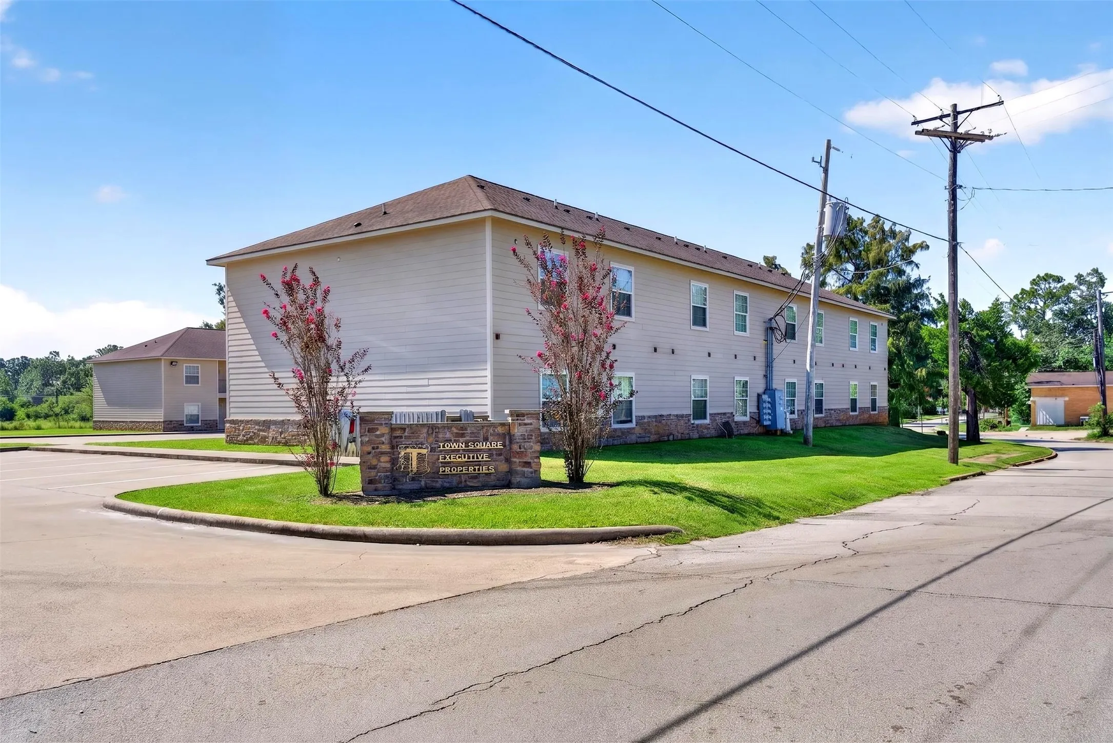 Apartment For Sale in Shelby County , 403 Nacogdoches Street, Center, Texas 75935, 32 Bedroom, 32 Bathroom, Garage spaces, 0 Sqft, built in 2010, mls#21373678, Real Estate Agent in Center, Homes For Sale in Shelby county, Homes For Sale in Center, Realtor in Center Texas, Real Estate Brokerage Independent Realty Texas, Luminita Cordes Realtor