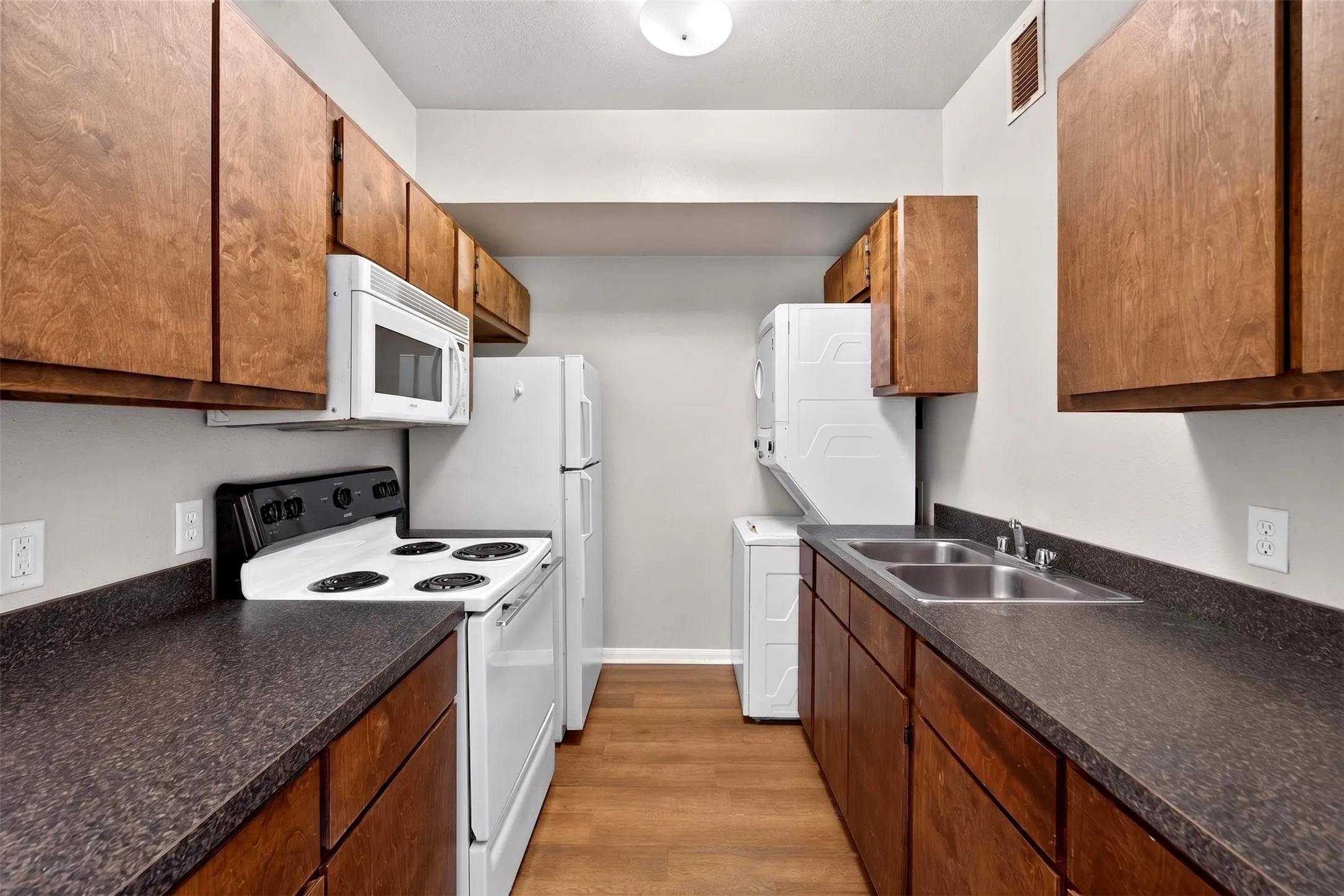Apartment For Sale in Shelby County , 403 Nacogdoches Street, Center, Texas 75935, 32 Bedroom, 32 Bathroom, Garage spaces, 0 Sqft, built in 2010, mls#21373678, Real Estate Agent in Center, Homes For Sale in Shelby county, Homes For Sale in Center, Realtor in Center Texas, Real Estate Brokerage Independent Realty Texas, Luminita Cordes Realtor