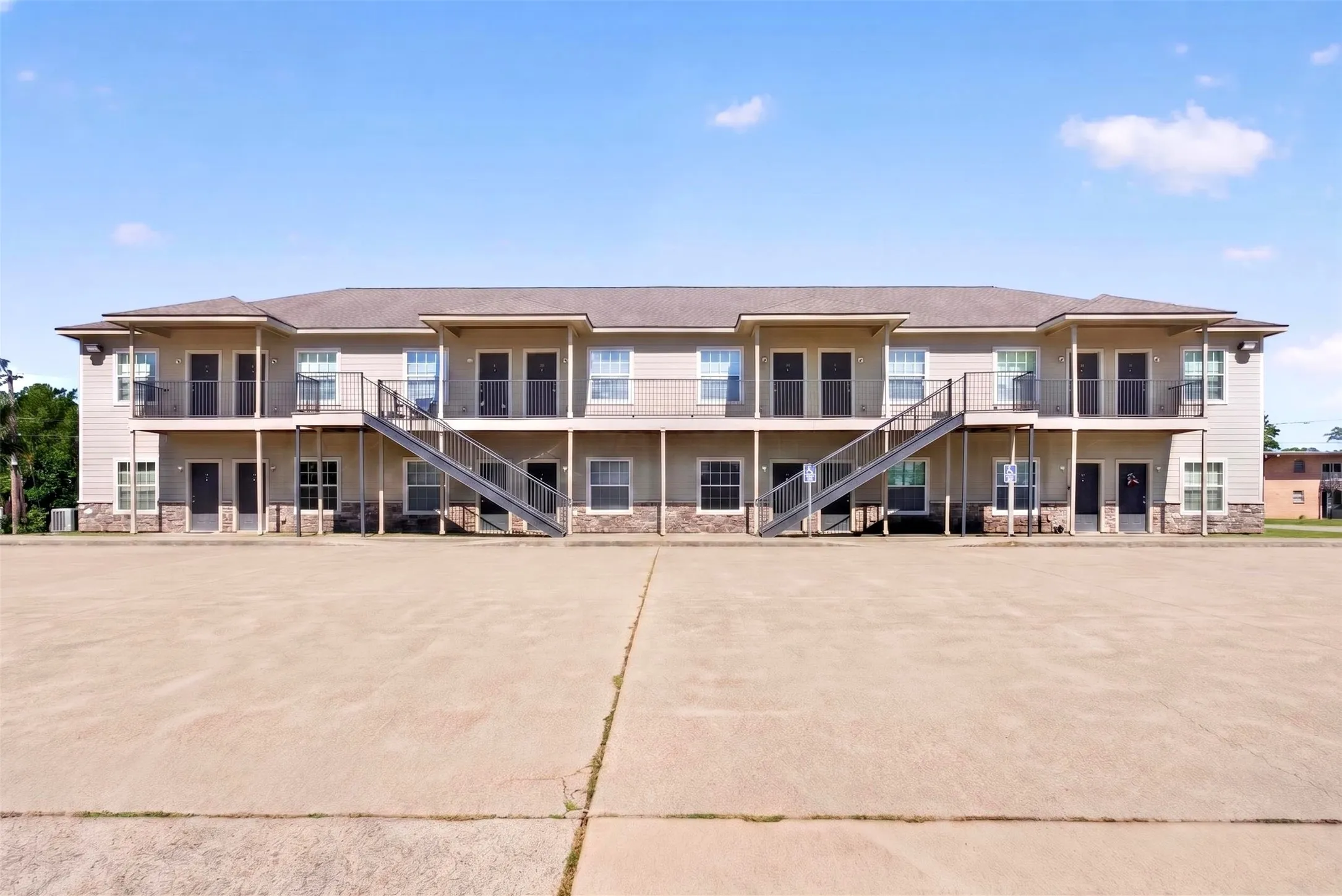 Apartment For Sale in Shelby County , 403 Nacogdoches Street, Center, Texas 75935, 32 Bedroom, 32 Bathroom, Garage spaces, 0 Sqft, built in 2010, mls#21373678, Real Estate Agent in Center, Homes For Sale in Shelby county, Homes For Sale in Center, Realtor in Center Texas, Real Estate Brokerage Independent Realty Texas, Luminita Cordes Realtor