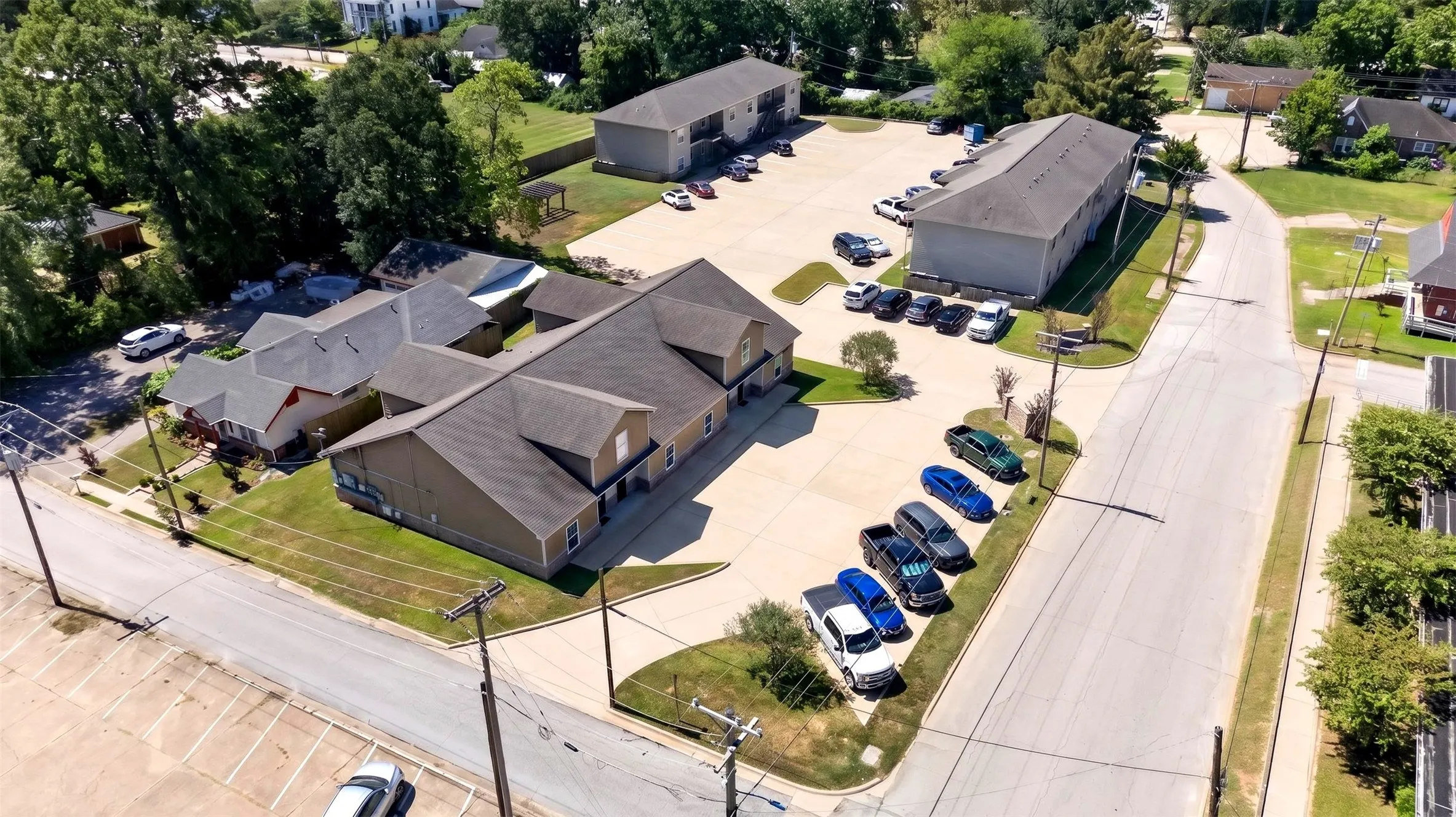 Apartment For Sale in Shelby County , 403 Nacogdoches Street, Center, Texas 75935, 32 Bedroom, 32 Bathroom, Garage spaces, 0 Sqft, built in 2010, mls#21373678, Real Estate Agent in Center, Homes For Sale in Shelby county, Homes For Sale in Center, Realtor in Center Texas, Real Estate Brokerage Independent Realty Texas, Luminita Cordes Realtor