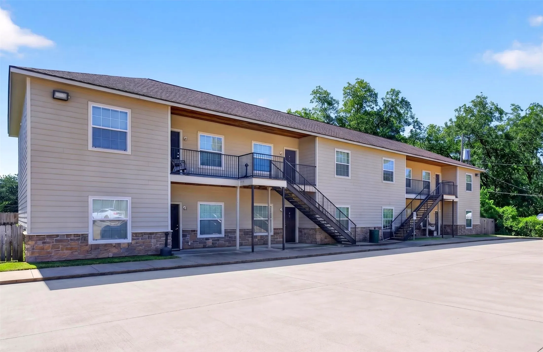Apartment For Sale in Shelby County , 403 Nacogdoches Street, Center, Texas 75935, 32 Bedroom, 32 Bathroom, Garage spaces, 0 Sqft, built in 2010, mls#21373678, Real Estate Agent in Center, Homes For Sale in Shelby county, Homes For Sale in Center, Realtor in Center Texas, Real Estate Brokerage Independent Realty Texas, Luminita Cordes Realtor
