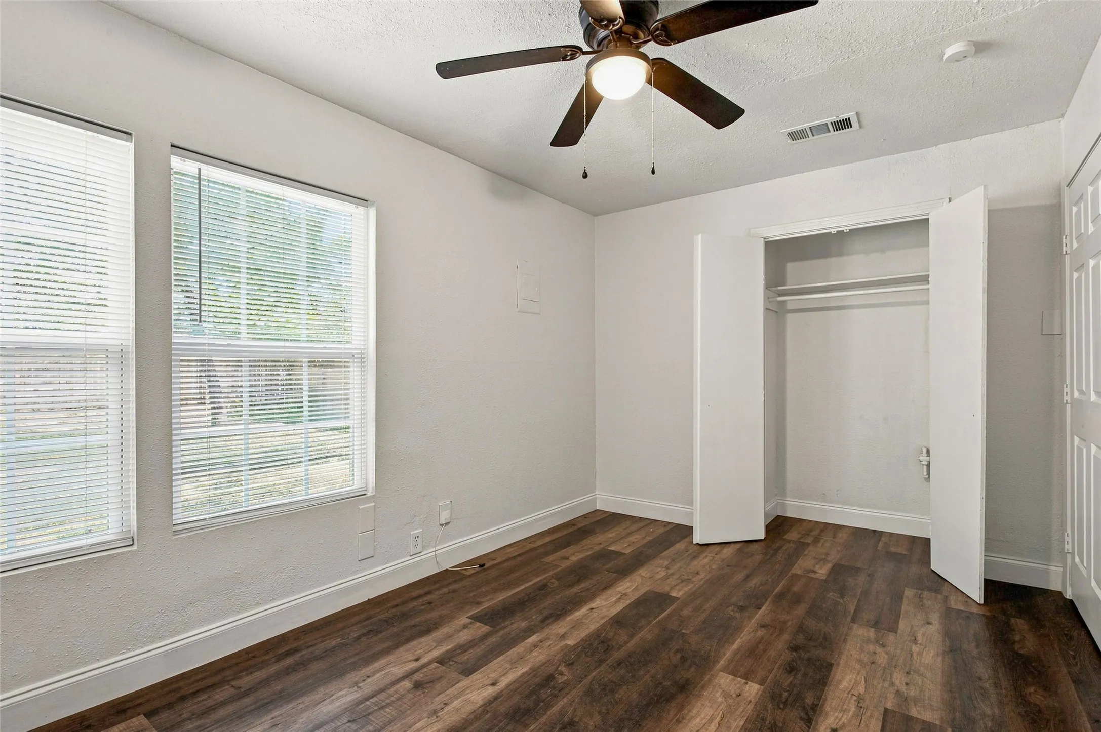 Single Family Residence For Rent in Tarrant County , 4363 Lisbon Street, Fort Worth, Texas 76107, 3 Bedroom, 2 Bathroom, Garage spaces, 1,423 Sqft, built in 1949, mls#21373724, Real Estate Agent in Fort Worth, Homes For Rent in Tarrant county, Homes For Rent in Fort Worth, Realtor in Fort Worth Texas, Real Estate Brokerage Independent Realty Texas, Luminita Cordes Realtor