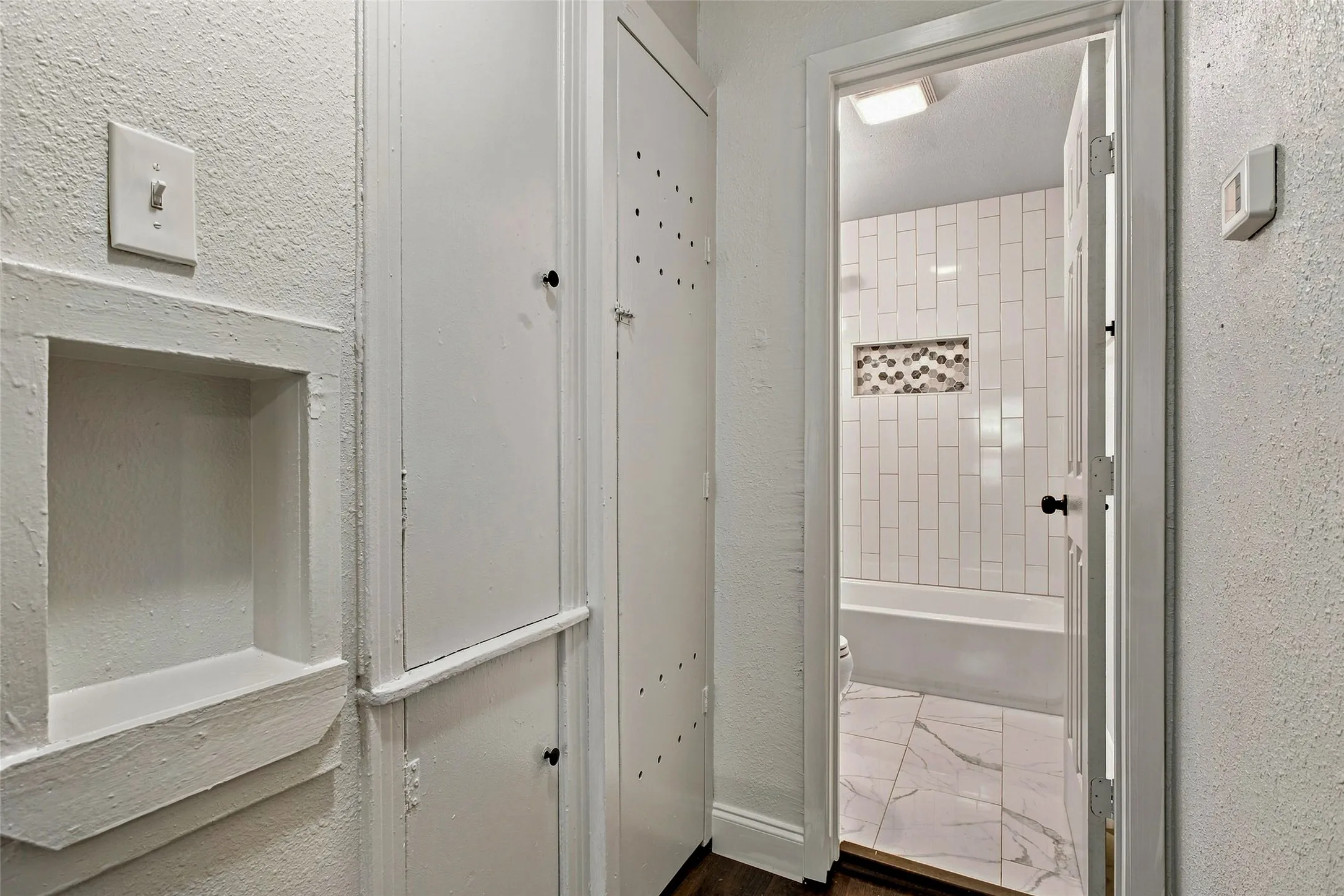 Single Family Residence For Rent in Tarrant County , 4363 Lisbon Street, Fort Worth, Texas 76107, 3 Bedroom, 2 Bathroom, Garage spaces, 1,423 Sqft, built in 1949, mls#21373724, Real Estate Agent in Fort Worth, Homes For Rent in Tarrant county, Homes For Rent in Fort Worth, Realtor in Fort Worth Texas, Real Estate Brokerage Independent Realty Texas, Luminita Cordes Realtor