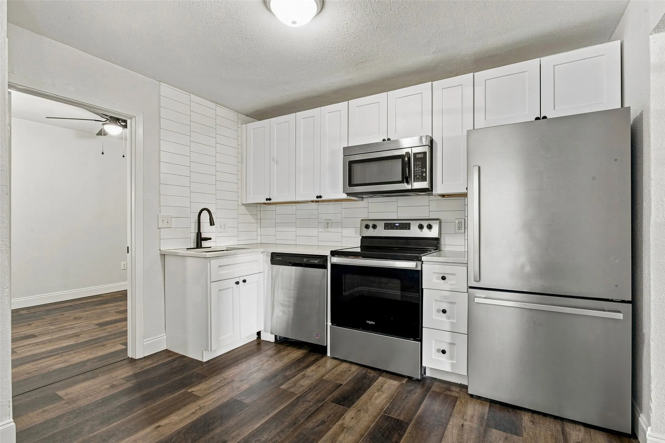 Single Family Residence For Rent in Tarrant County , 4363 Lisbon Street, Fort Worth, Texas 76107, 3 Bedroom, 2 Bathroom, Garage spaces, 1,423 Sqft, built in 1949, mls#21373724, Real Estate Agent in Fort Worth, Homes For Rent in Tarrant county, Homes For Rent in Fort Worth, Realtor in Fort Worth Texas, Real Estate Brokerage Independent Realty Texas, Luminita Cordes Realtor