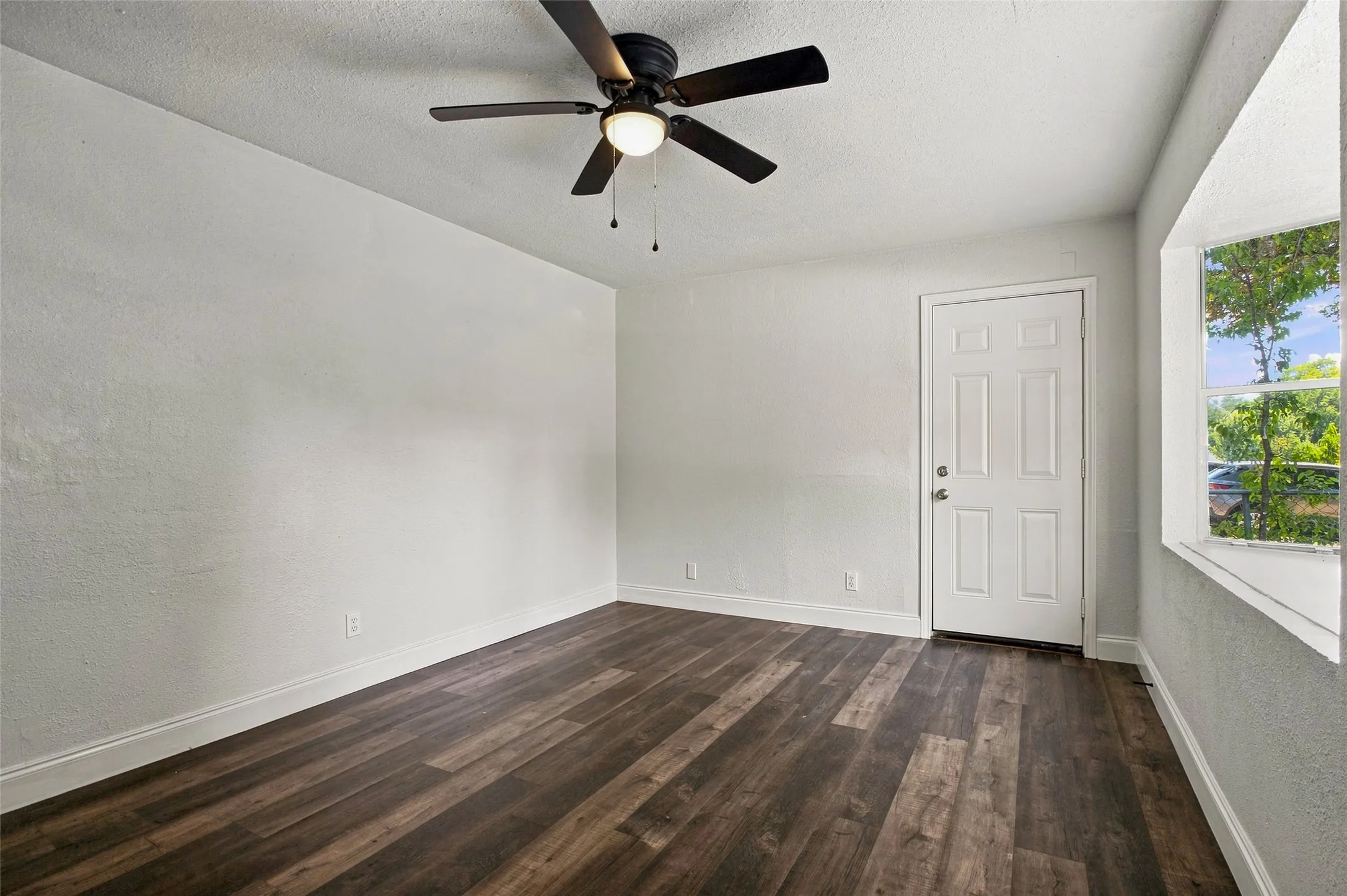 Single Family Residence For Rent in Tarrant County , 4363 Lisbon Street, Fort Worth, Texas 76107, 3 Bedroom, 2 Bathroom, Garage spaces, 1,423 Sqft, built in 1949, mls#21373724, Real Estate Agent in Fort Worth, Homes For Rent in Tarrant county, Homes For Rent in Fort Worth, Realtor in Fort Worth Texas, Real Estate Brokerage Independent Realty Texas, Luminita Cordes Realtor