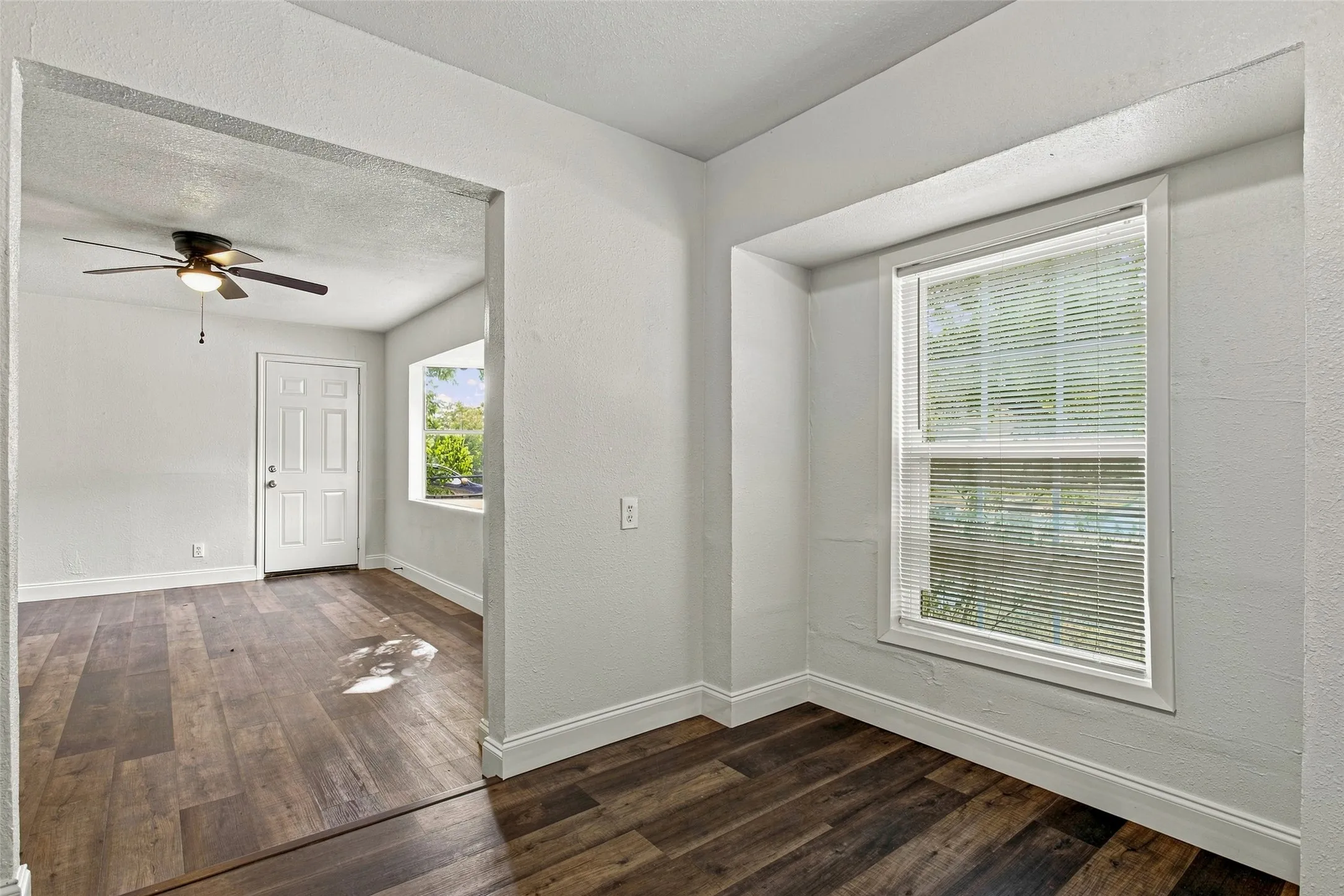 Single Family Residence For Rent in Tarrant County , 4363 Lisbon Street, Fort Worth, Texas 76107, 3 Bedroom, 2 Bathroom, Garage spaces, 1,423 Sqft, built in 1949, mls#21373724, Real Estate Agent in Fort Worth, Homes For Rent in Tarrant county, Homes For Rent in Fort Worth, Realtor in Fort Worth Texas, Real Estate Brokerage Independent Realty Texas, Luminita Cordes Realtor
