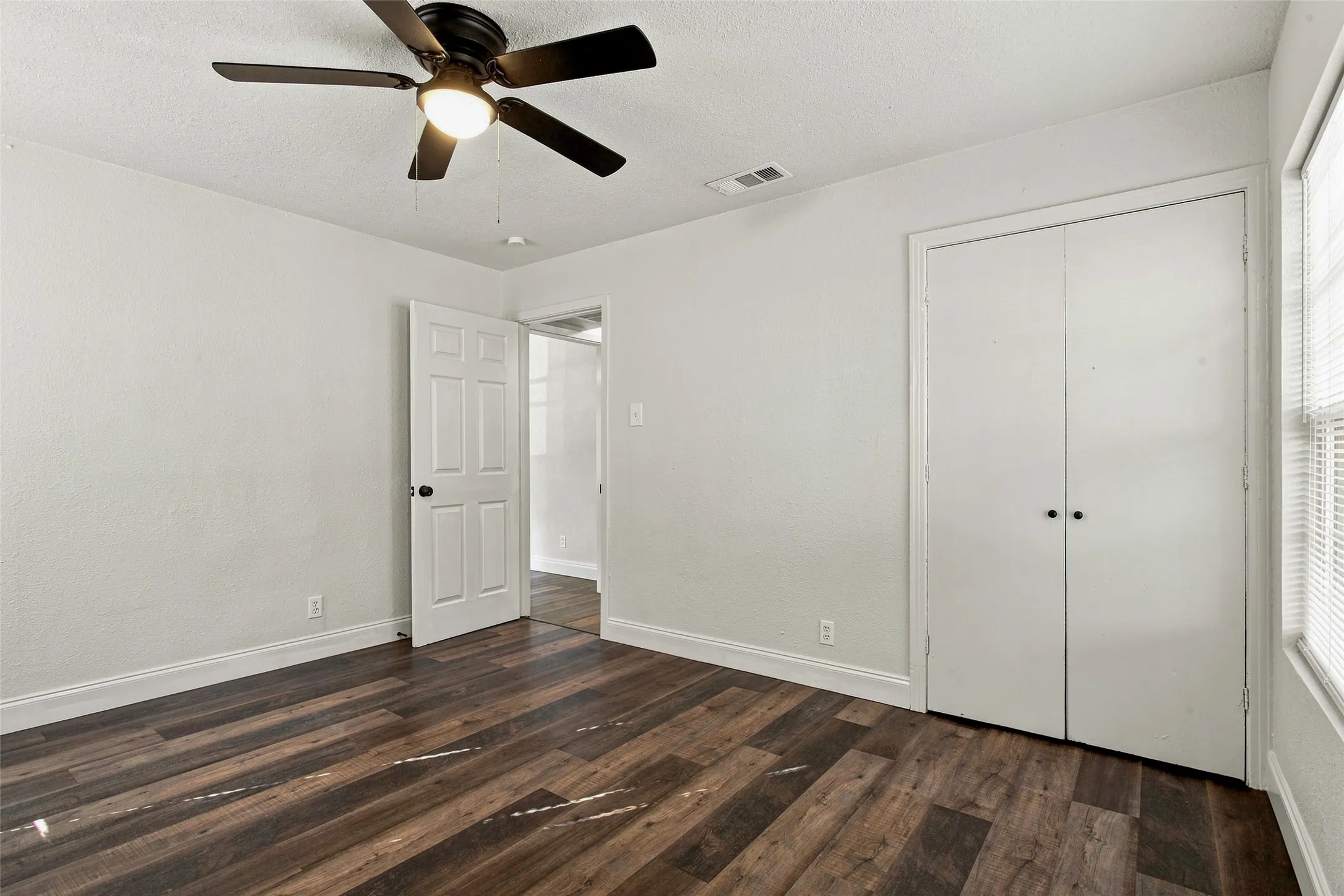 Single Family Residence For Rent in Tarrant County , 4363 Lisbon Street, Fort Worth, Texas 76107, 3 Bedroom, 2 Bathroom, Garage spaces, 1,423 Sqft, built in 1949, mls#21373724, Real Estate Agent in Fort Worth, Homes For Rent in Tarrant county, Homes For Rent in Fort Worth, Realtor in Fort Worth Texas, Real Estate Brokerage Independent Realty Texas, Luminita Cordes Realtor
