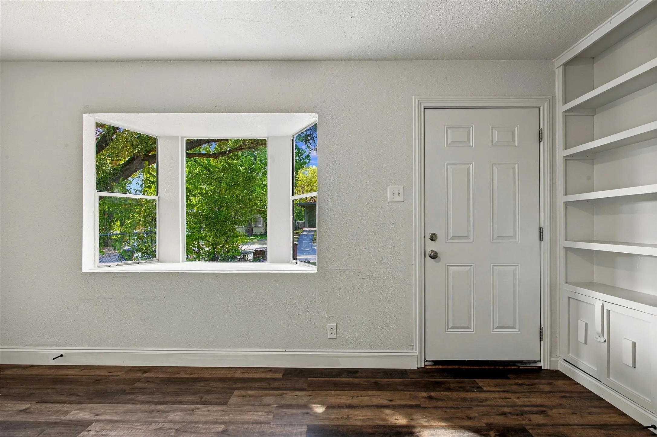 Single Family Residence For Rent in Tarrant County , 4363 Lisbon Street, Fort Worth, Texas 76107, 3 Bedroom, 2 Bathroom, Garage spaces, 1,423 Sqft, built in 1949, mls#21373724, Real Estate Agent in Fort Worth, Homes For Rent in Tarrant county, Homes For Rent in Fort Worth, Realtor in Fort Worth Texas, Real Estate Brokerage Independent Realty Texas, Luminita Cordes Realtor