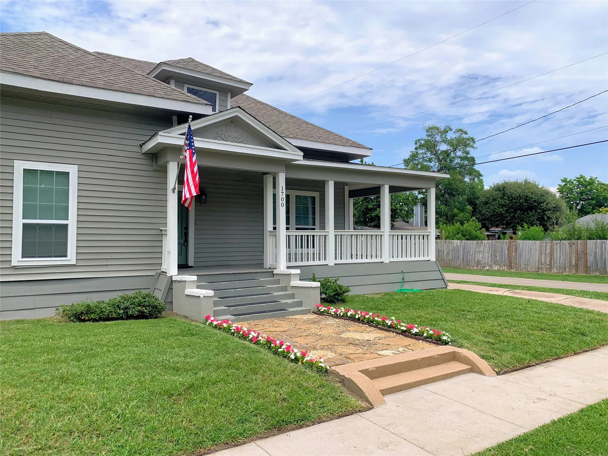 Single Family Residence For Rent in Hunt County , 1700 Oneal Street, Greenville, Texas 75401, 3 Bedroom, 2 Bathroom, Garage spaces, 1,754 Sqft, built in 1910, mls#21373233, Real Estate Agent in Greenville, Homes For Rent in Hunt county, Homes For Rent in Greenville, Realtor in Greenville Texas, Real Estate Brokerage Independent Realty Texas, Luminita Cordes Realtor