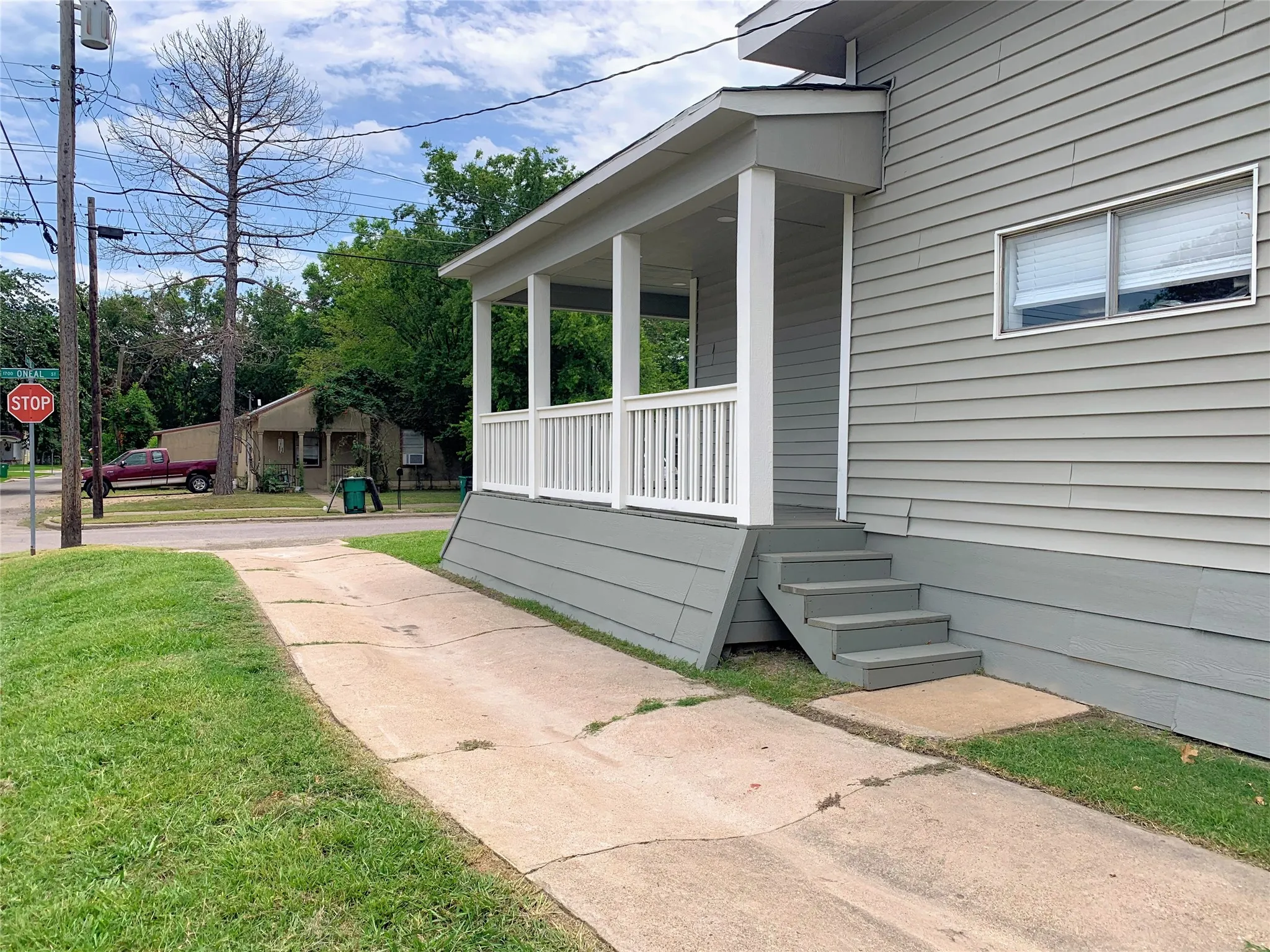 Single Family Residence For Rent in Hunt County , 1700 Oneal Street, Greenville, Texas 75401, 3 Bedroom, 2 Bathroom, Garage spaces, 1,754 Sqft, built in 1910, mls#21373233, Real Estate Agent in Greenville, Homes For Rent in Hunt county, Homes For Rent in Greenville, Realtor in Greenville Texas, Real Estate Brokerage Independent Realty Texas, Luminita Cordes Realtor