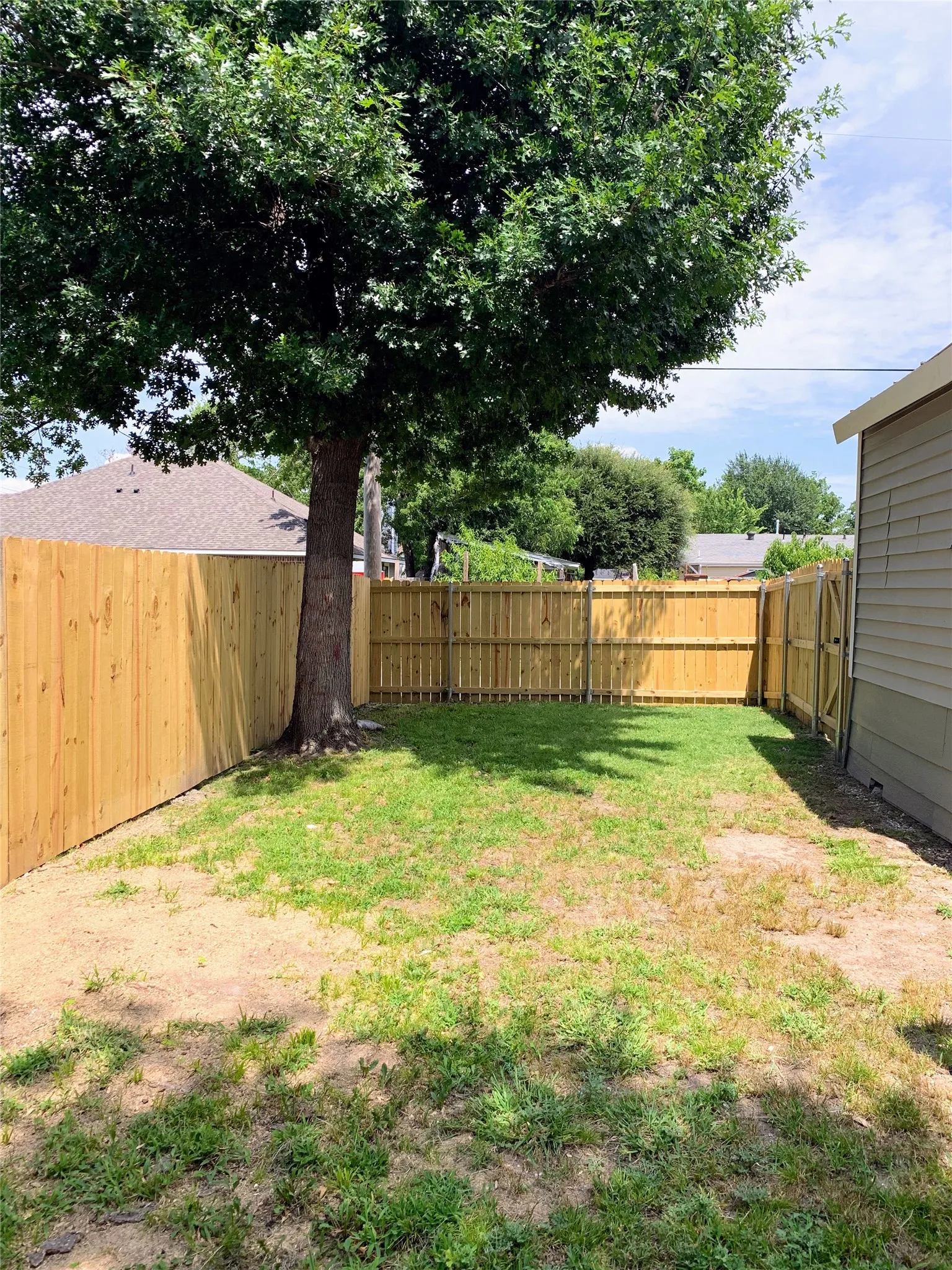 Single Family Residence For Rent in Hunt County , 1700 Oneal Street, Greenville, Texas 75401, 3 Bedroom, 2 Bathroom, Garage spaces, 1,754 Sqft, built in 1910, mls#21373233, Real Estate Agent in Greenville, Homes For Rent in Hunt county, Homes For Rent in Greenville, Realtor in Greenville Texas, Real Estate Brokerage Independent Realty Texas, Luminita Cordes Realtor
