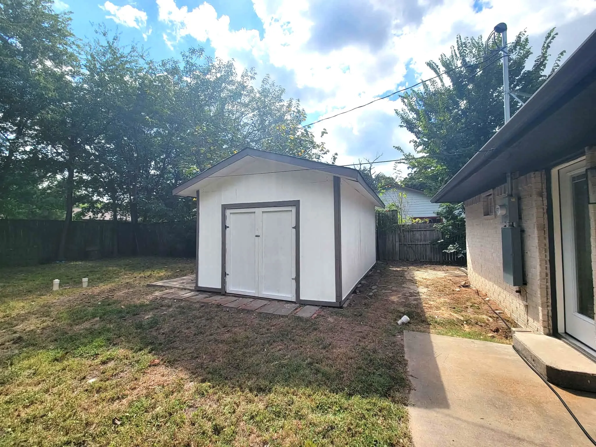 Single Family Residence For Sale in Henderson County , 103 W Cayuga Drive, Athens, Texas 75751, 4 Bedroom, 3 Bathroom, Garage spaces, 1,836 Sqft, built in 1951, mls#21371957, Real Estate Agent in Athens, Homes For Sale in Henderson county, Homes For Sale in Athens, Realtor in Athens Texas, Real Estate Brokerage Independent Realty Texas, Luminita Cordes Realtor