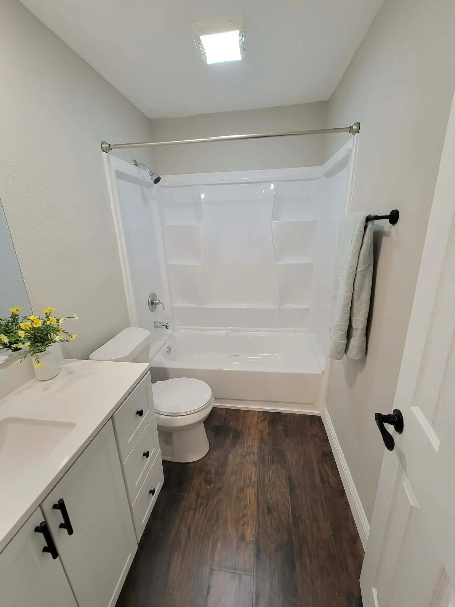 Single Family Residence For Sale in Henderson County , 103 W Cayuga Drive, Athens, Texas 75751, 4 Bedroom, 3 Bathroom, Garage spaces, 1,836 Sqft, built in 1951, mls#21371957, Real Estate Agent in Athens, Homes For Sale in Henderson county, Homes For Sale in Athens, Realtor in Athens Texas, Real Estate Brokerage Independent Realty Texas, Luminita Cordes Realtor
