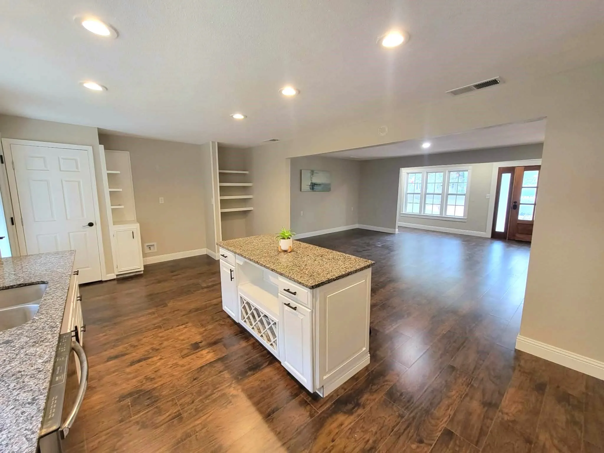Single Family Residence For Sale in Henderson County , 103 W Cayuga Drive, Athens, Texas 75751, 4 Bedroom, 3 Bathroom, Garage spaces, 1,836 Sqft, built in 1951, mls#21371957, Real Estate Agent in Athens, Homes For Sale in Henderson county, Homes For Sale in Athens, Realtor in Athens Texas, Real Estate Brokerage Independent Realty Texas, Luminita Cordes Realtor