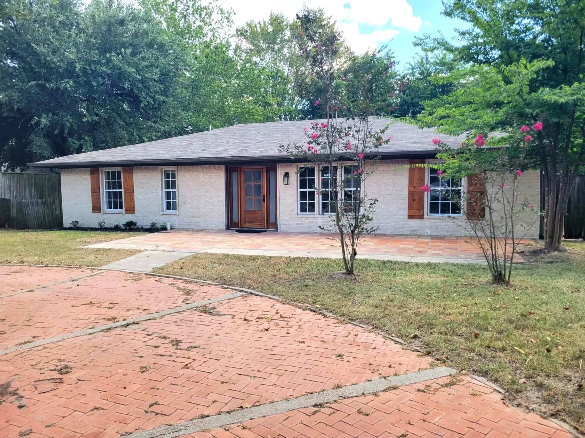 Single Family Residence For Sale in Henderson County , 103 W Cayuga Drive, Athens, Texas 75751, 4 Bedroom, 3 Bathroom, Garage spaces, 1,836 Sqft, built in 1951, mls#21371957, Real Estate Agent in Athens, Homes For Sale in Henderson county, Homes For Sale in Athens, Realtor in Athens Texas, Real Estate Brokerage Independent Realty Texas, Luminita Cordes Realtor