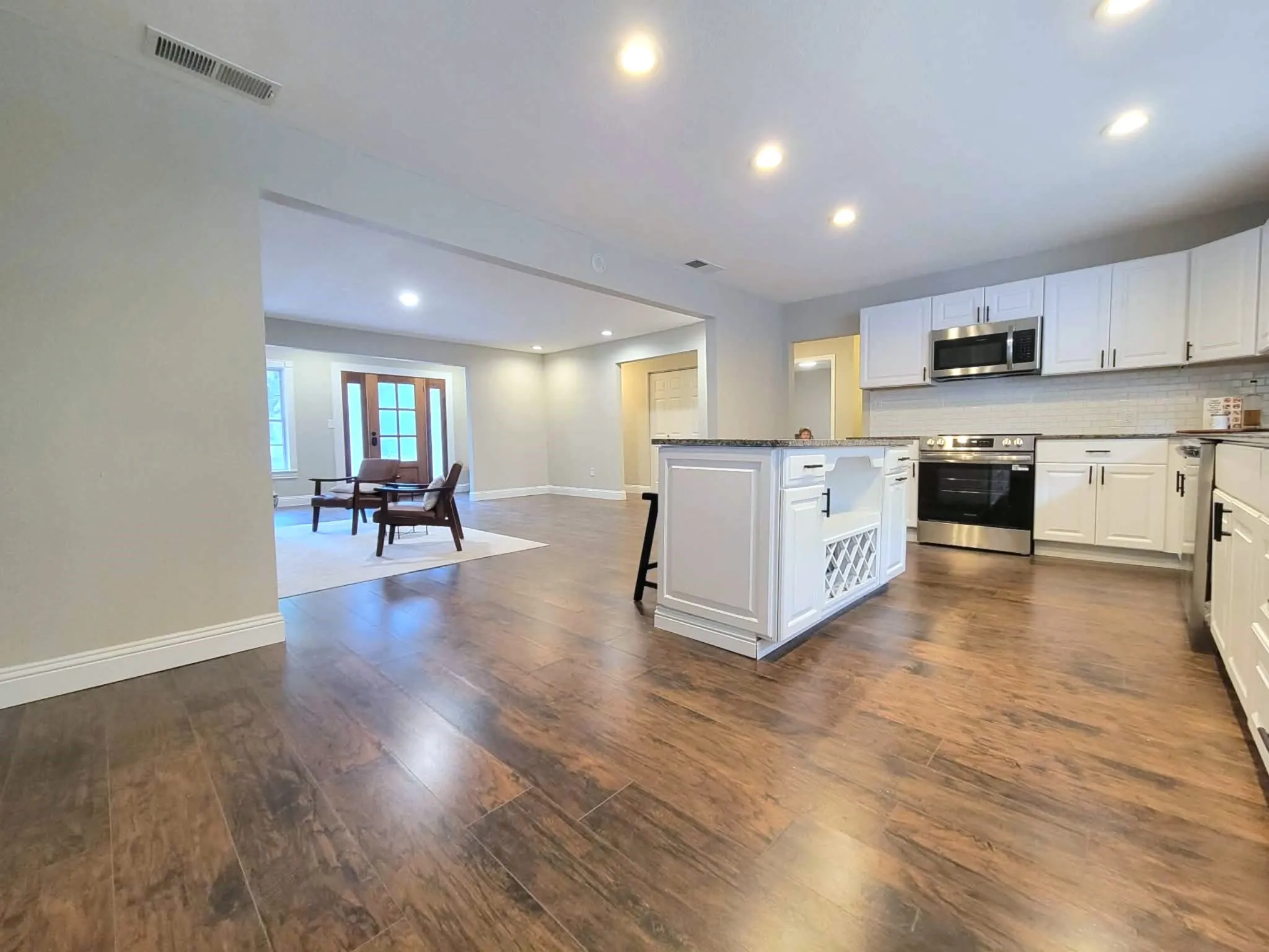 Single Family Residence For Sale in Henderson County , 103 W Cayuga Drive, Athens, Texas 75751, 4 Bedroom, 3 Bathroom, Garage spaces, 1,836 Sqft, built in 1951, mls#21371957, Real Estate Agent in Athens, Homes For Sale in Henderson county, Homes For Sale in Athens, Realtor in Athens Texas, Real Estate Brokerage Independent Realty Texas, Luminita Cordes Realtor