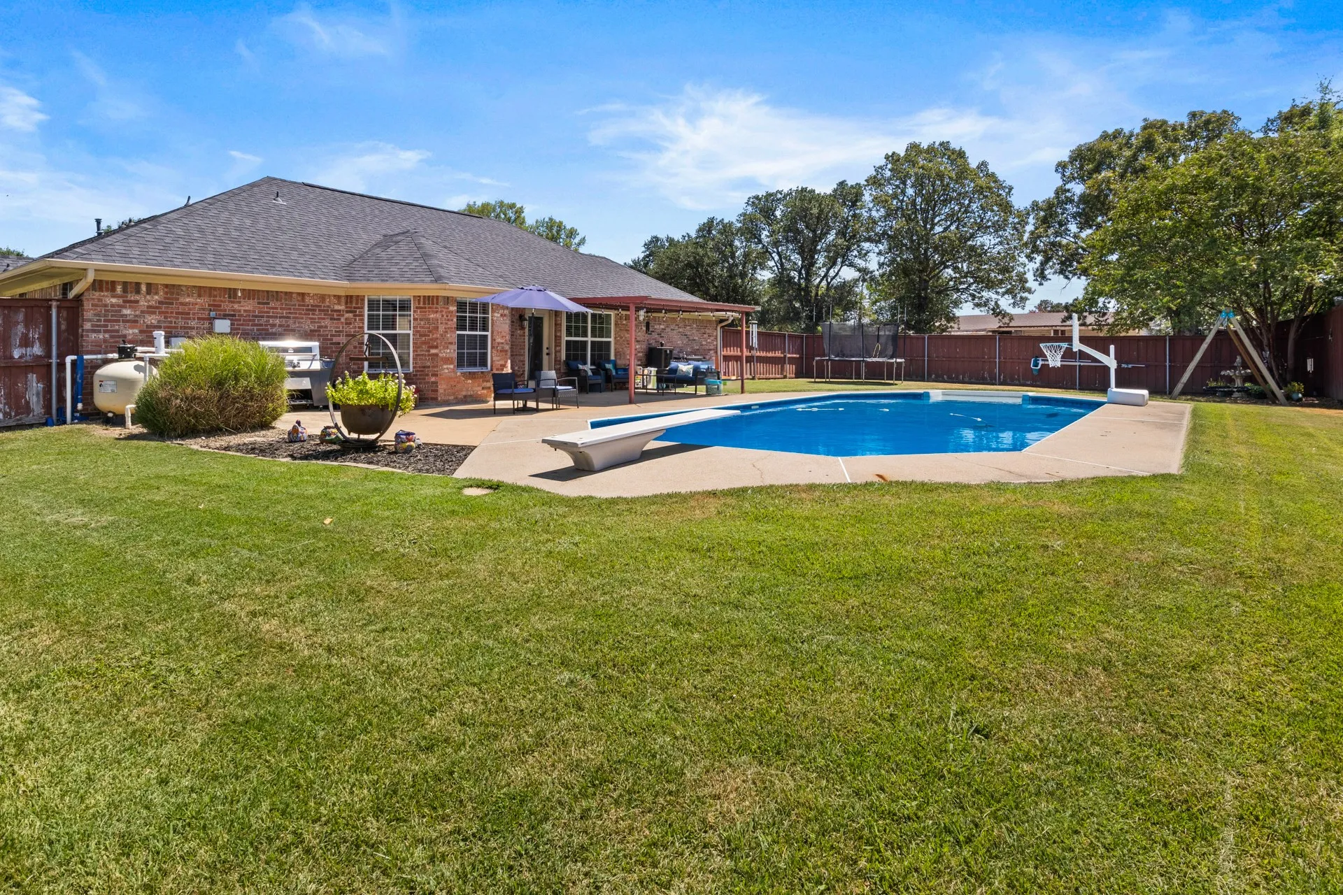 Single Family Residence For Sale in Titus County , 2701 Silver Spring Trail, Mt Pleasant, Texas 75455, 3 Bedroom, 3 Bathroom, 2 Garage spaces, 1,642 Sqft, built in 1999, mls#21373726, Real Estate Agent in Mt Pleasant, Homes For Sale in Titus county, Homes For Sale in Mt Pleasant, Realtor in Mt Pleasant Texas, Real Estate Brokerage Independent Realty Texas, Luminita Cordes Realtor