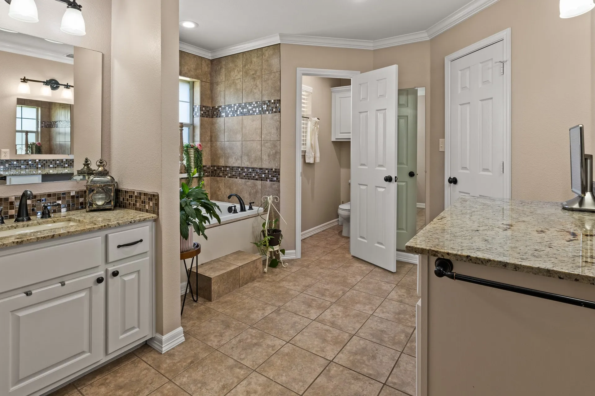 Single Family Residence For Sale in Titus County , 2701 Silver Spring Trail, Mt Pleasant, Texas 75455, 3 Bedroom, 3 Bathroom, 2 Garage spaces, 1,642 Sqft, built in 1999, mls#21373726, Real Estate Agent in Mt Pleasant, Homes For Sale in Titus county, Homes For Sale in Mt Pleasant, Realtor in Mt Pleasant Texas, Real Estate Brokerage Independent Realty Texas, Luminita Cordes Realtor