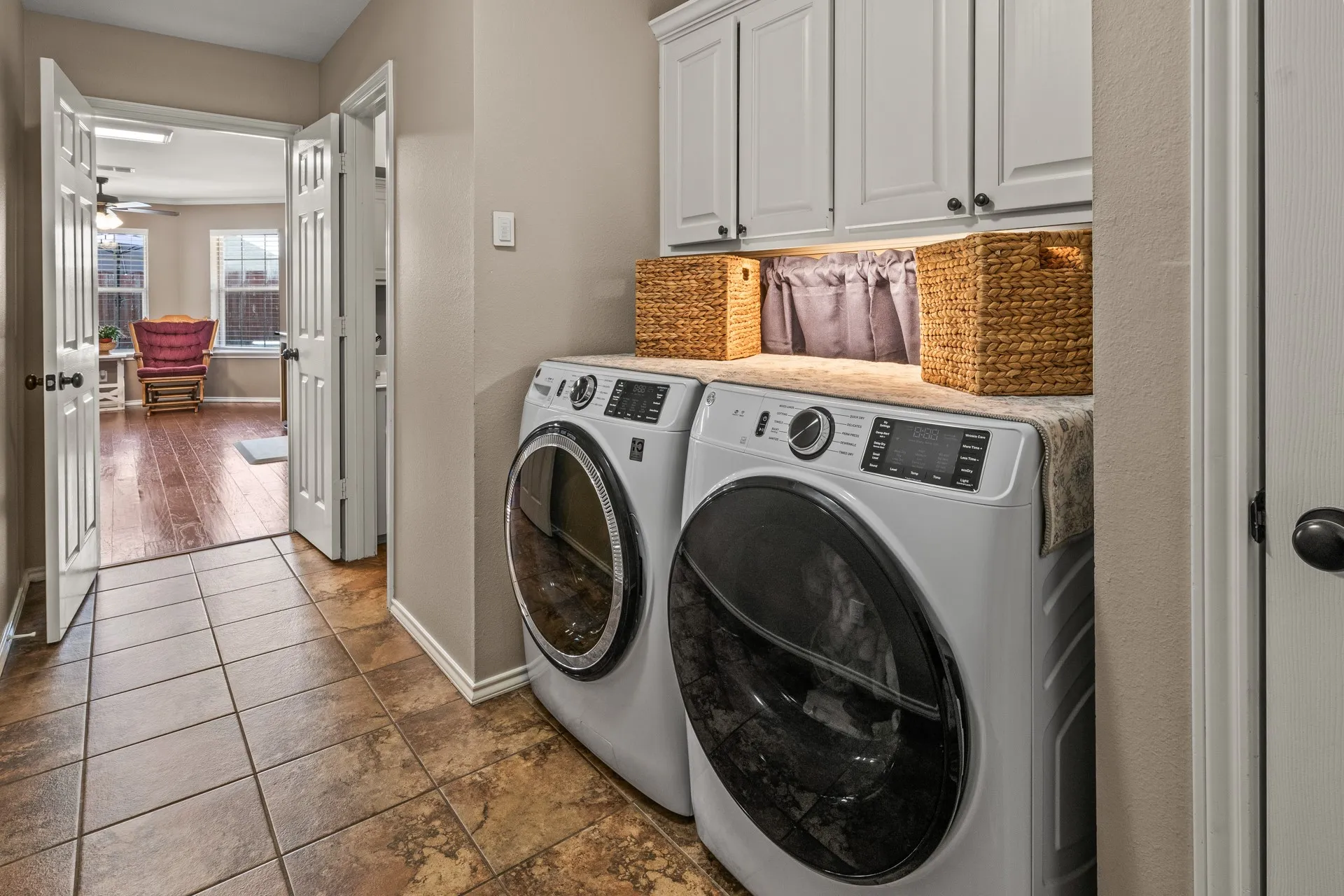 Single Family Residence For Sale in Titus County , 2701 Silver Spring Trail, Mt Pleasant, Texas 75455, 3 Bedroom, 3 Bathroom, 2 Garage spaces, 1,642 Sqft, built in 1999, mls#21373726, Real Estate Agent in Mt Pleasant, Homes For Sale in Titus county, Homes For Sale in Mt Pleasant, Realtor in Mt Pleasant Texas, Real Estate Brokerage Independent Realty Texas, Luminita Cordes Realtor