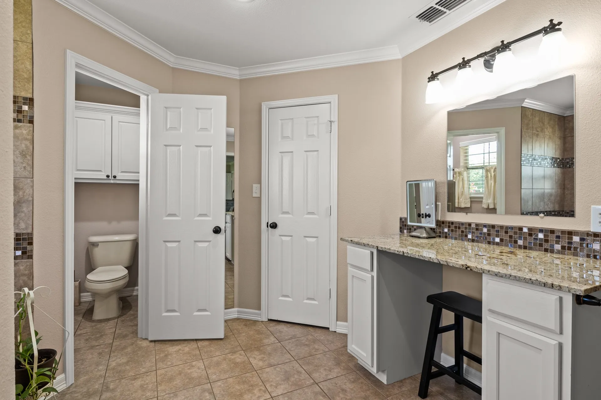 Single Family Residence For Sale in Titus County , 2701 Silver Spring Trail, Mt Pleasant, Texas 75455, 3 Bedroom, 3 Bathroom, 2 Garage spaces, 1,642 Sqft, built in 1999, mls#21373726, Real Estate Agent in Mt Pleasant, Homes For Sale in Titus county, Homes For Sale in Mt Pleasant, Realtor in Mt Pleasant Texas, Real Estate Brokerage Independent Realty Texas, Luminita Cordes Realtor