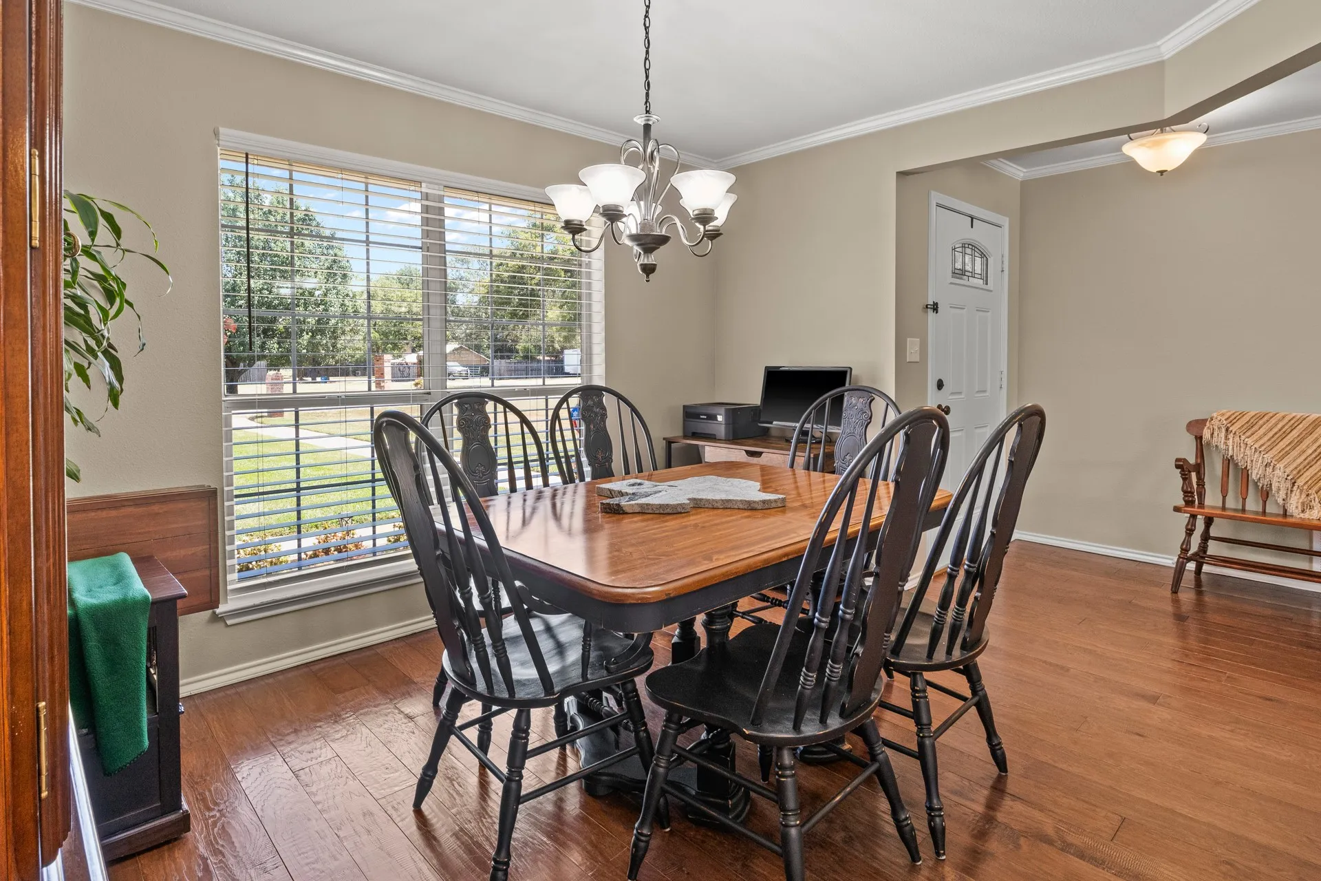 Single Family Residence For Sale in Titus County , 2701 Silver Spring Trail, Mt Pleasant, Texas 75455, 3 Bedroom, 3 Bathroom, 2 Garage spaces, 1,642 Sqft, built in 1999, mls#21373726, Real Estate Agent in Mt Pleasant, Homes For Sale in Titus county, Homes For Sale in Mt Pleasant, Realtor in Mt Pleasant Texas, Real Estate Brokerage Independent Realty Texas, Luminita Cordes Realtor