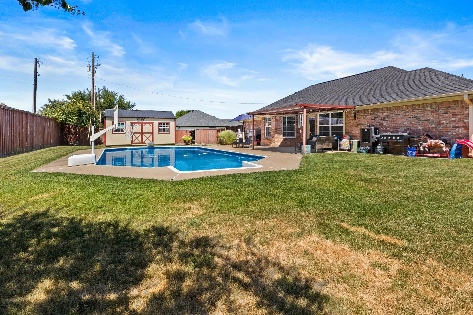 Single Family Residence For Sale in Titus County , 2701 Silver Spring Trail, Mt Pleasant, Texas 75455, 3 Bedroom, 3 Bathroom, 2 Garage spaces, 1,642 Sqft, built in 1999, mls#21373726, Real Estate Agent in Mt Pleasant, Homes For Sale in Titus county, Homes For Sale in Mt Pleasant, Realtor in Mt Pleasant Texas, Real Estate Brokerage Independent Realty Texas, Luminita Cordes Realtor