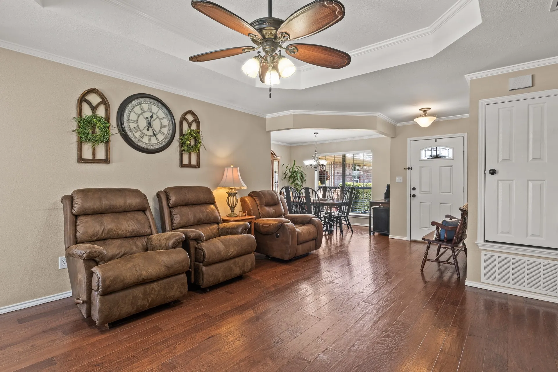 Single Family Residence For Sale in Titus County , 2701 Silver Spring Trail, Mt Pleasant, Texas 75455, 3 Bedroom, 3 Bathroom, 2 Garage spaces, 1,642 Sqft, built in 1999, mls#21373726, Real Estate Agent in Mt Pleasant, Homes For Sale in Titus county, Homes For Sale in Mt Pleasant, Realtor in Mt Pleasant Texas, Real Estate Brokerage Independent Realty Texas, Luminita Cordes Realtor
